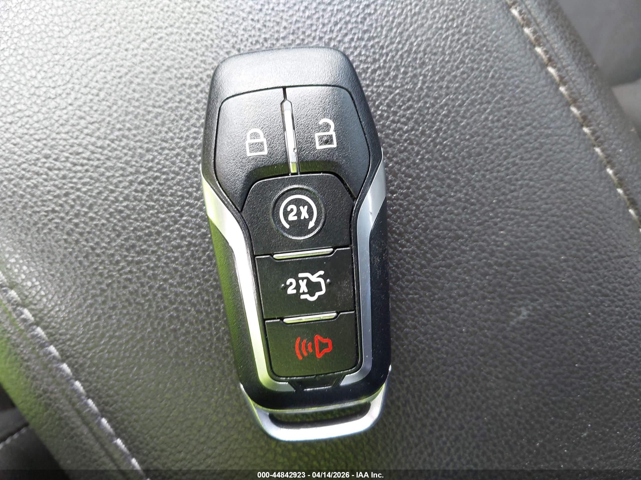 FORD FUSION image 11