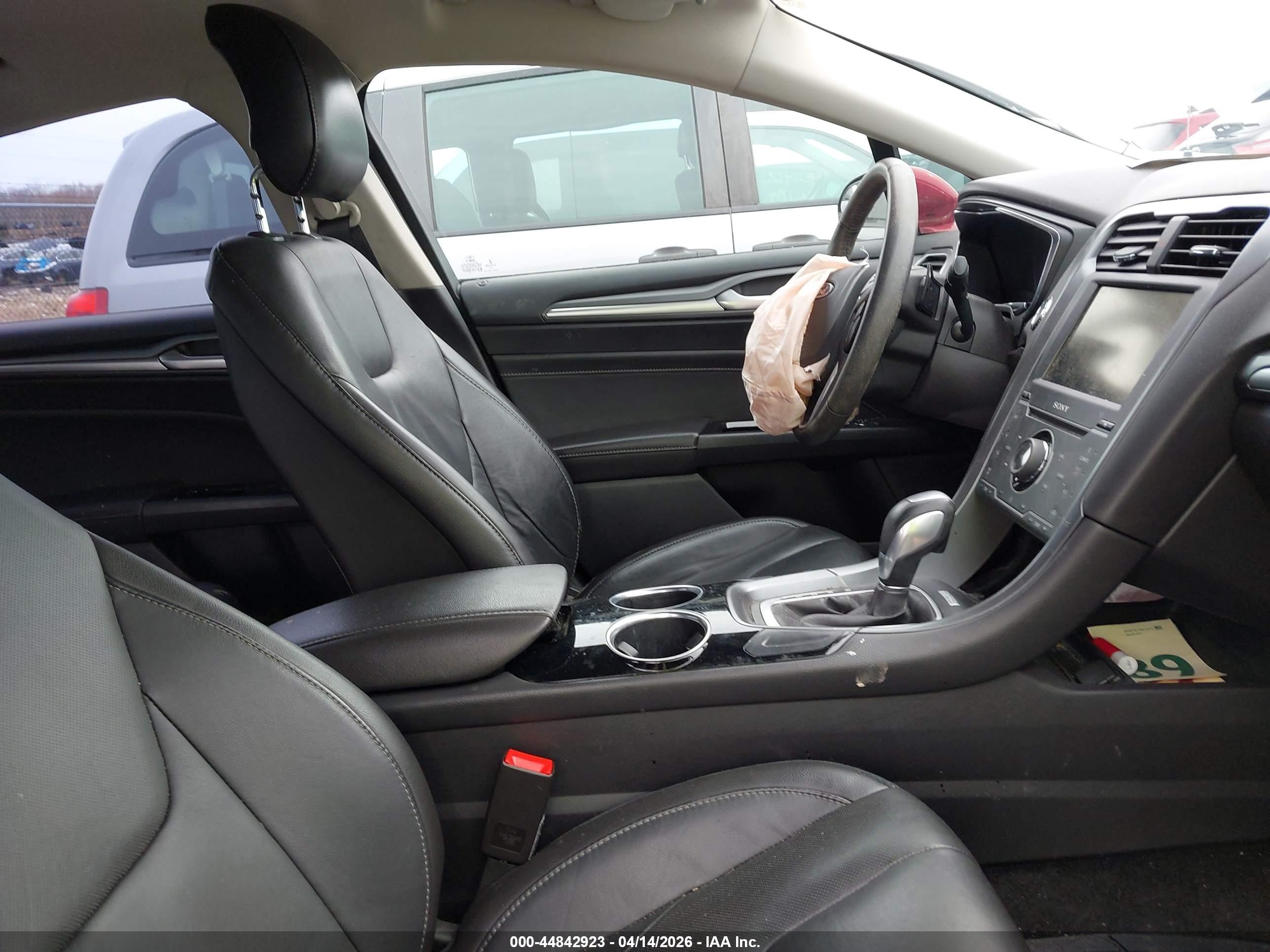 FORD FUSION image 5