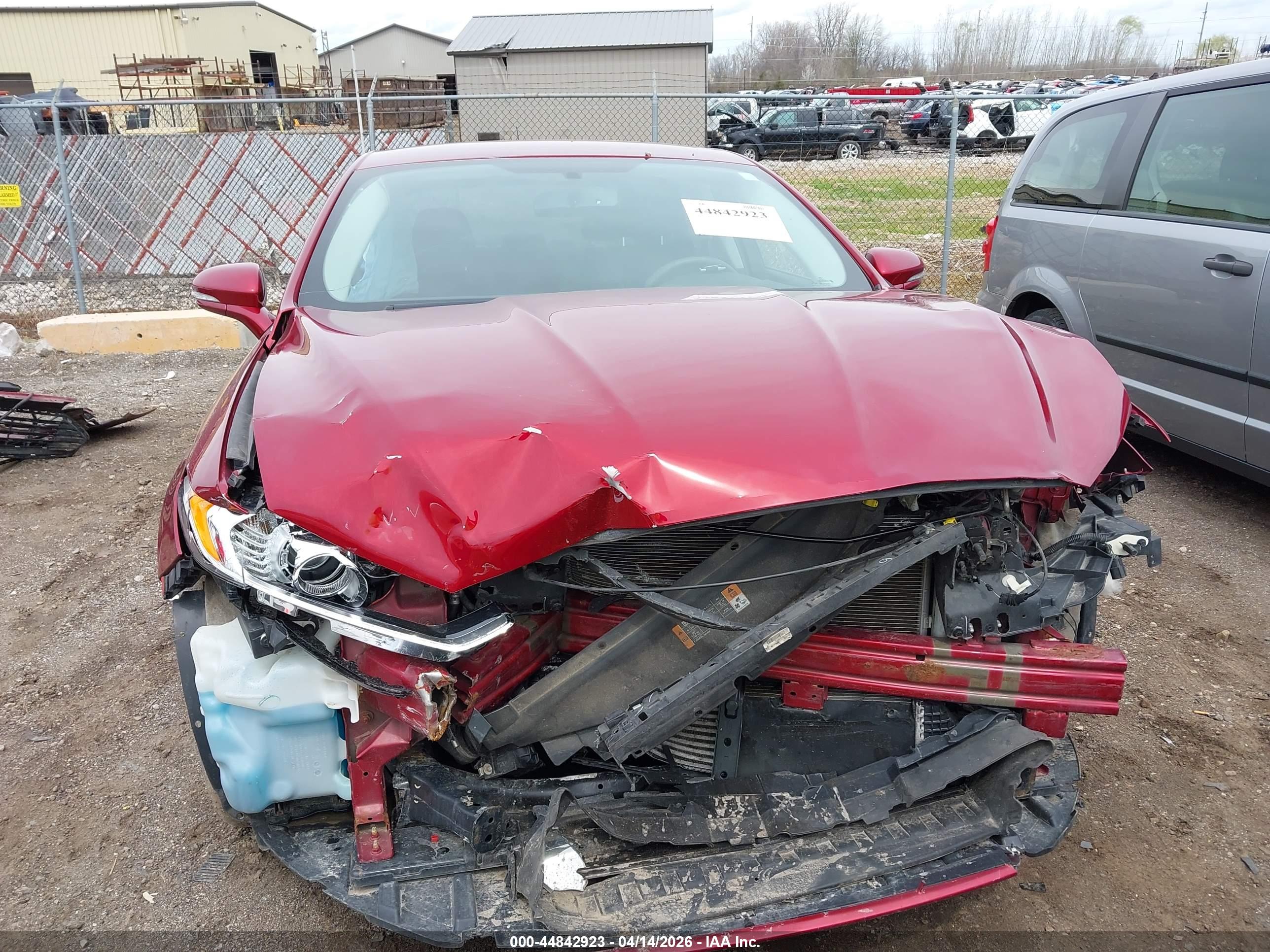 FORD FUSION image 6