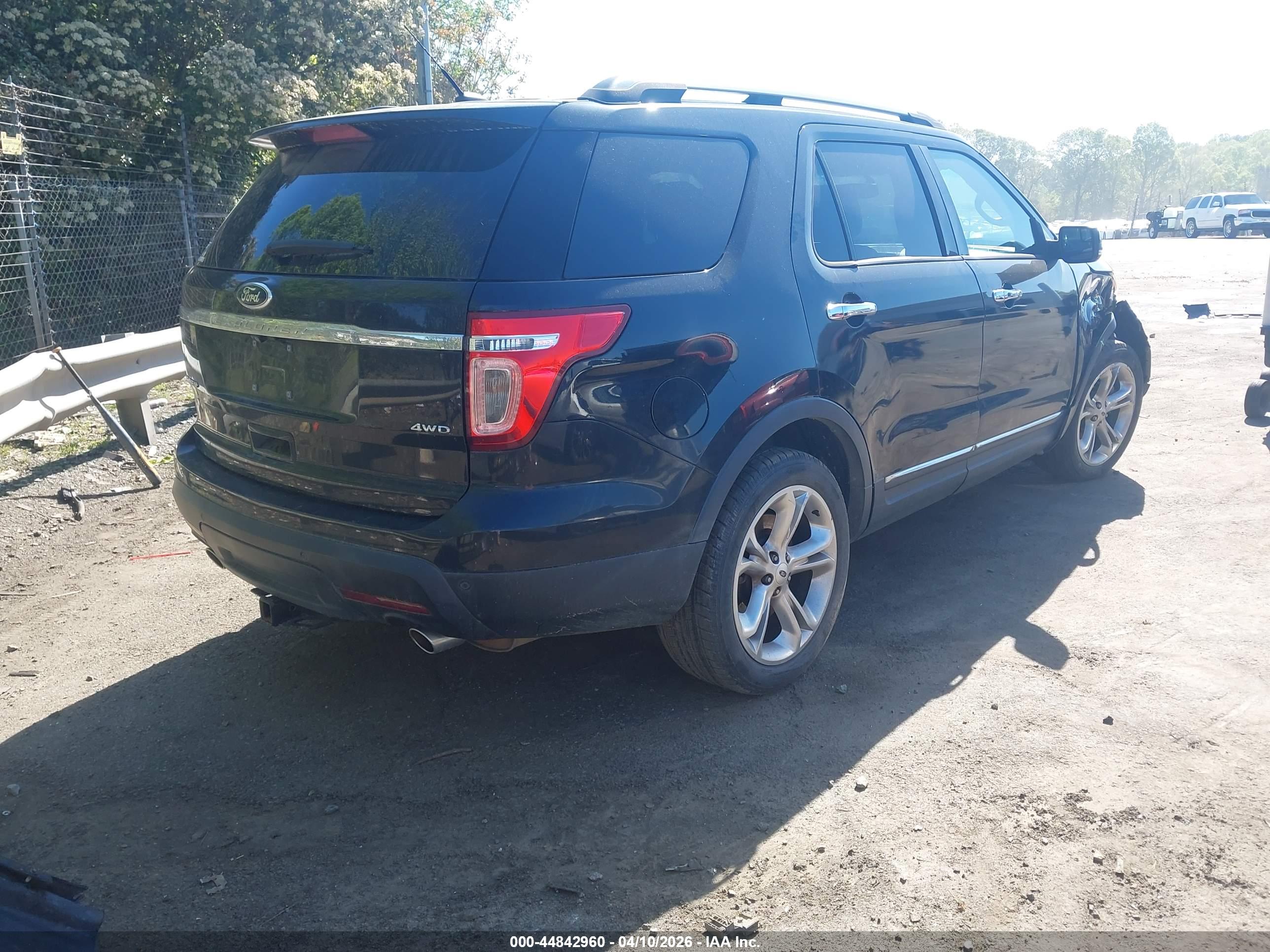 FORD EXPLORER image 4