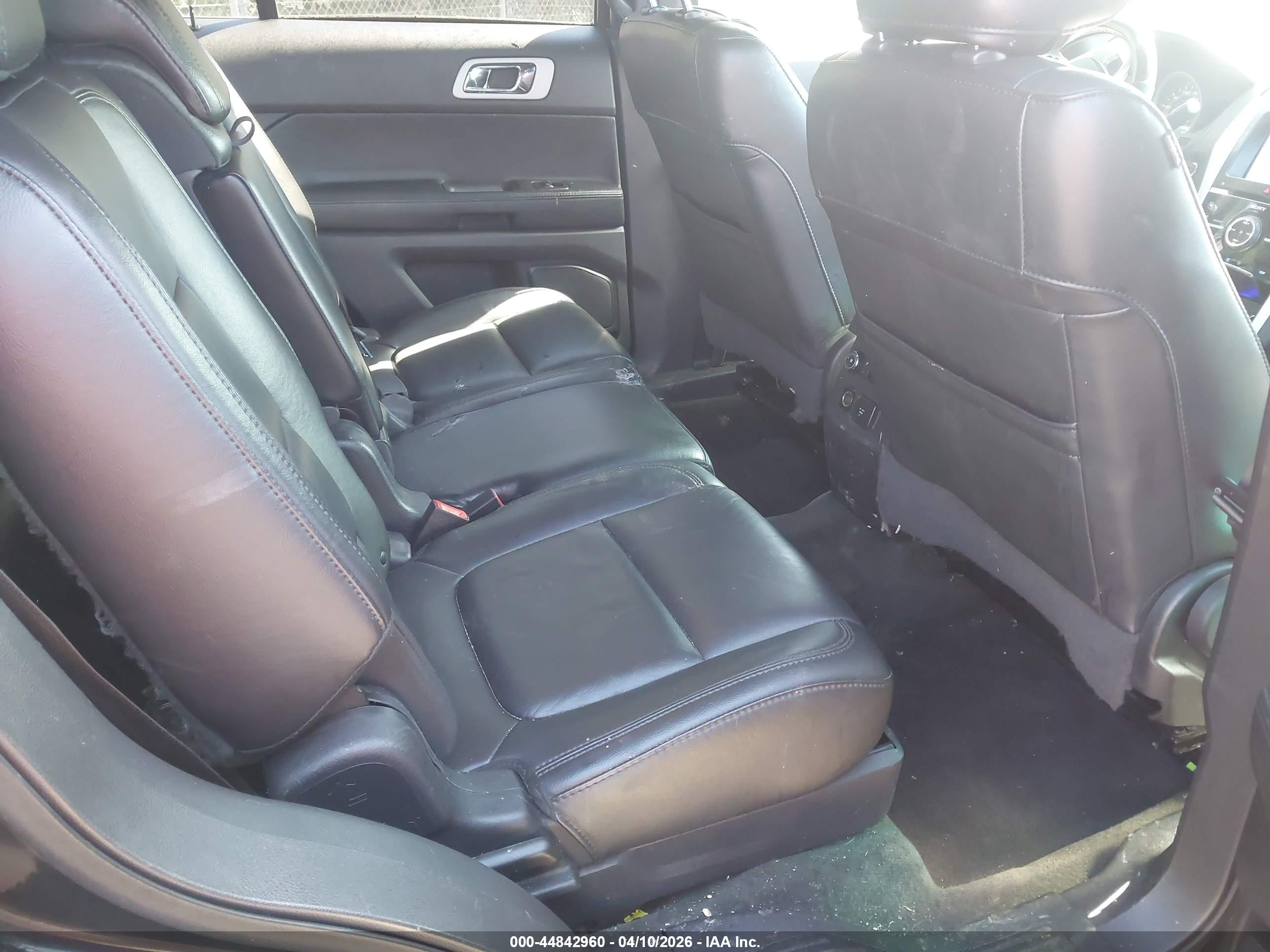FORD EXPLORER image 8