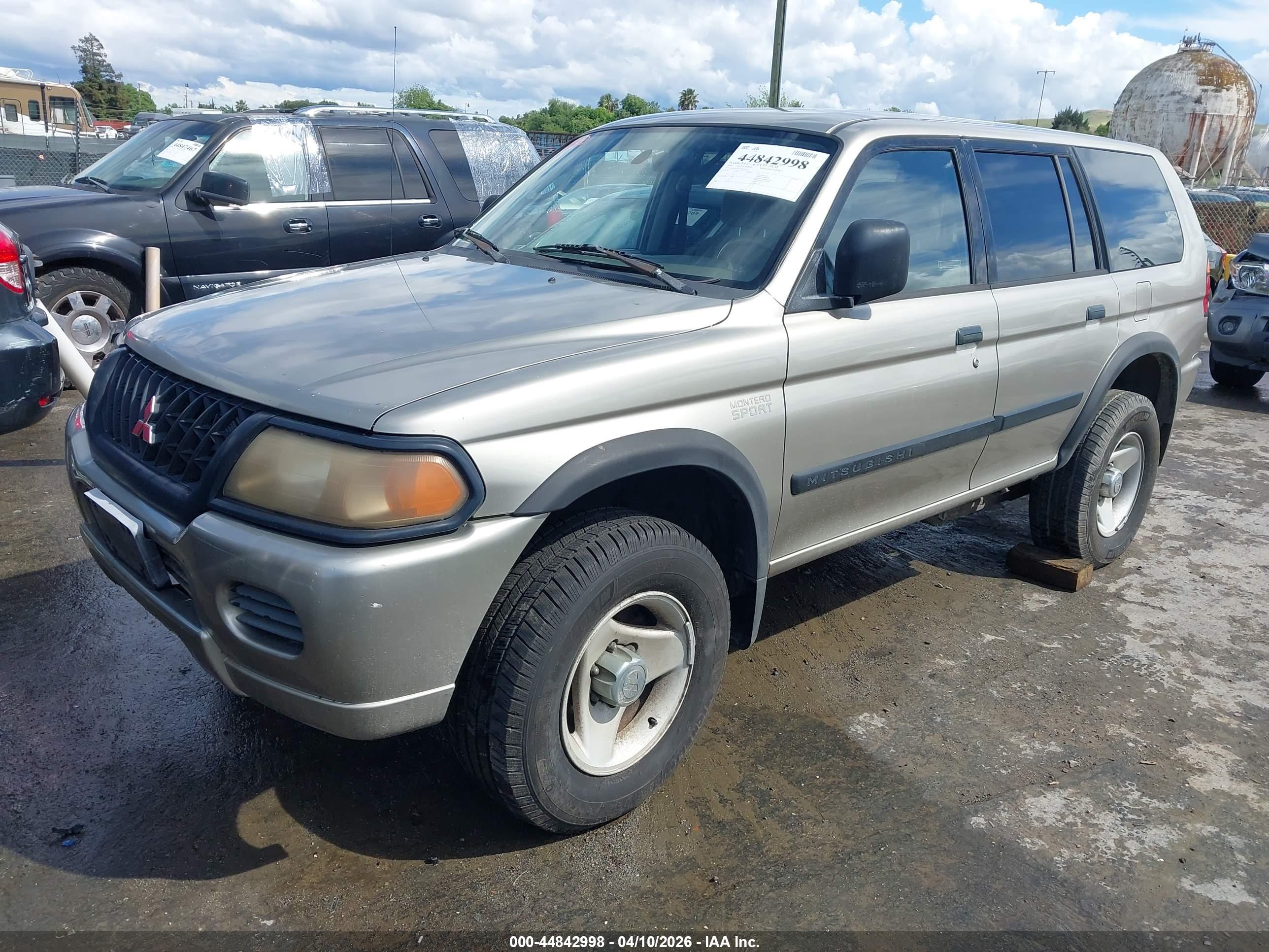 MITSUBISHI MONTERO image 2