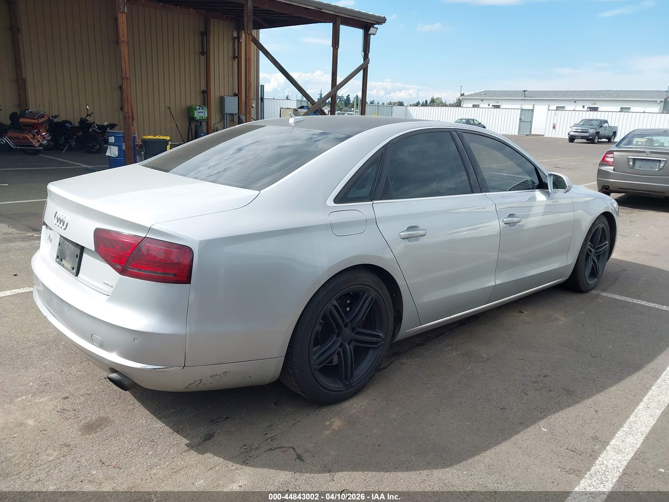 AUDI A8 image 4