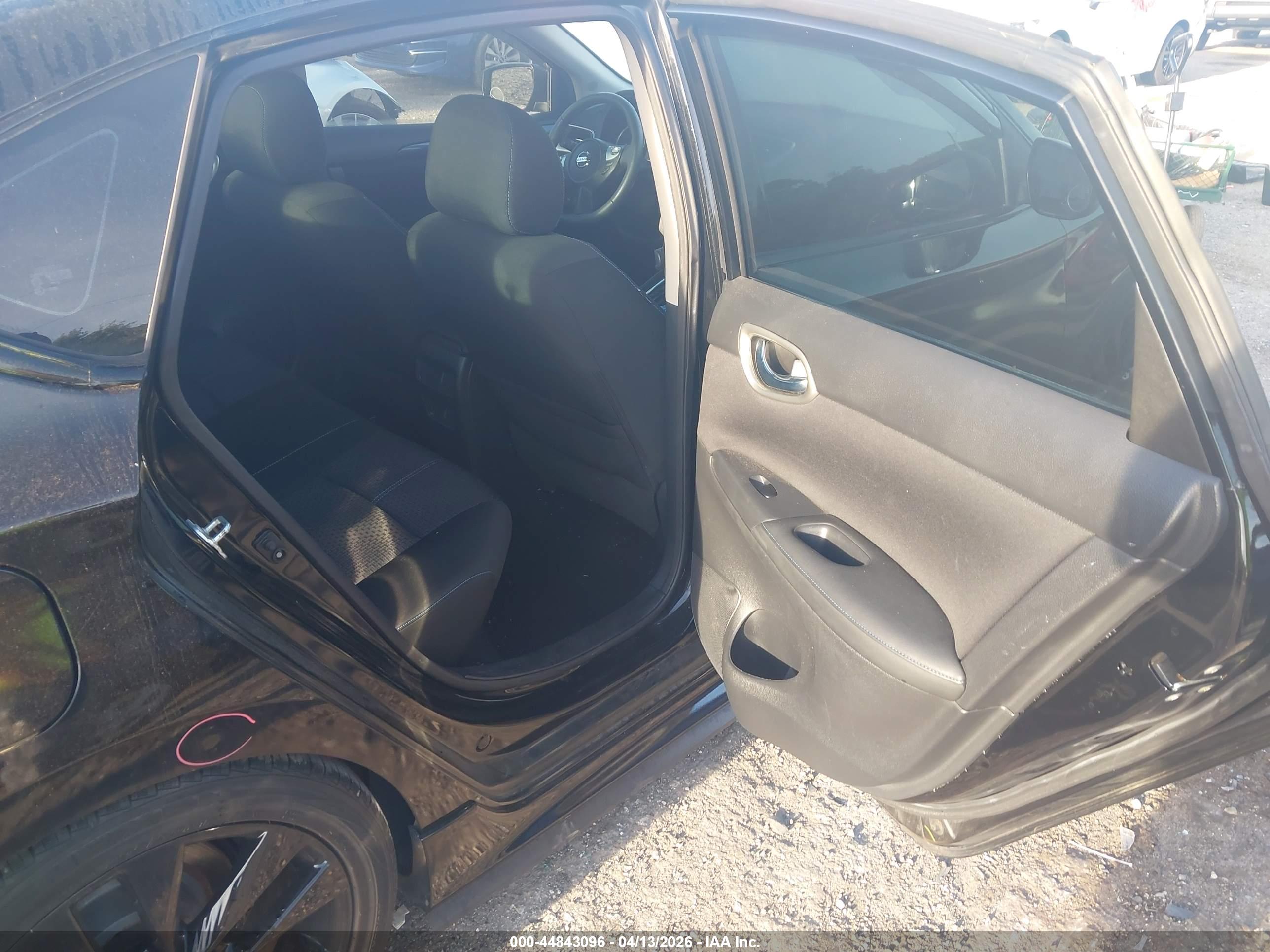 NISSAN SENTRA image 8