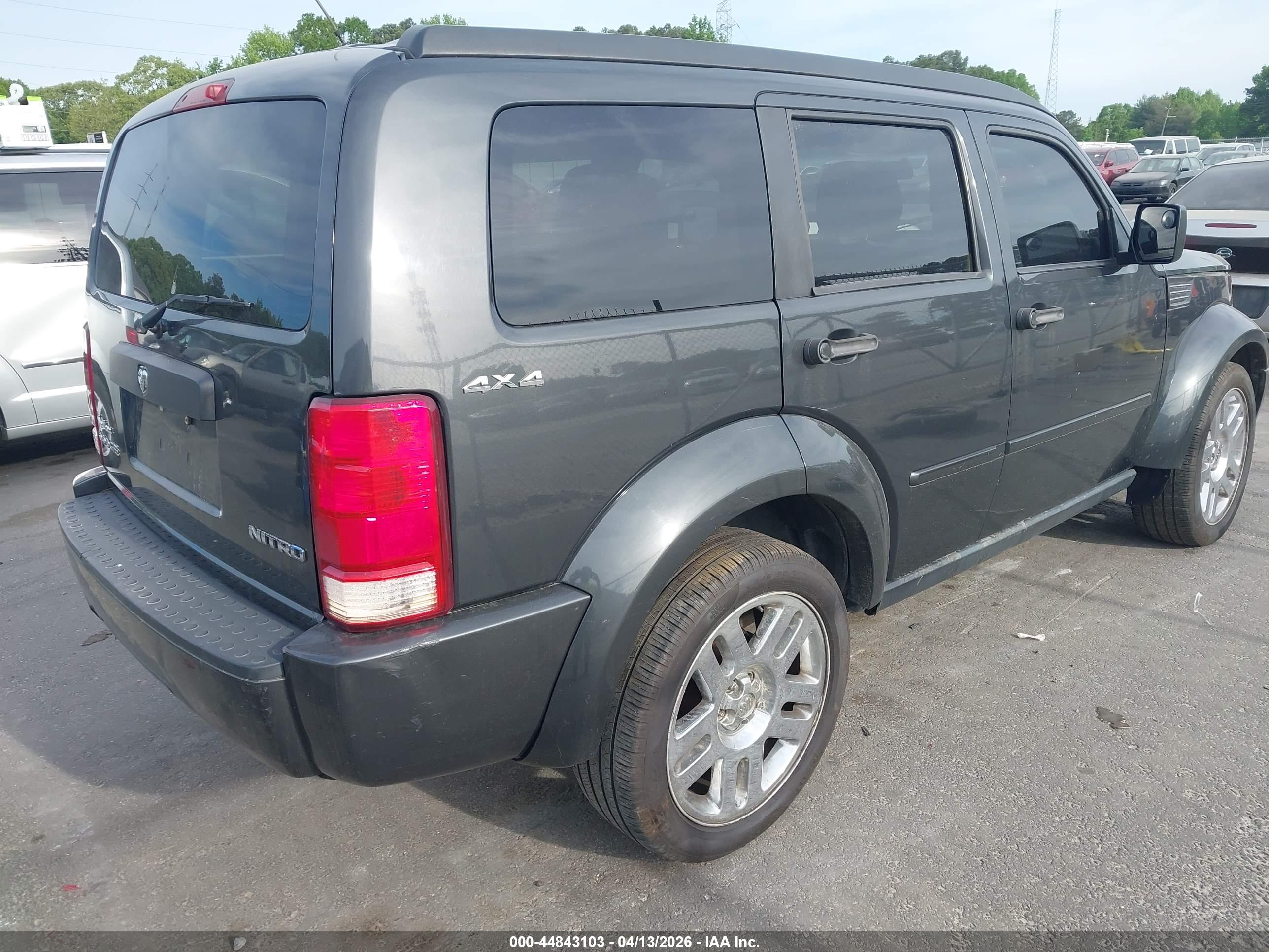 DODGE NITRO image 4