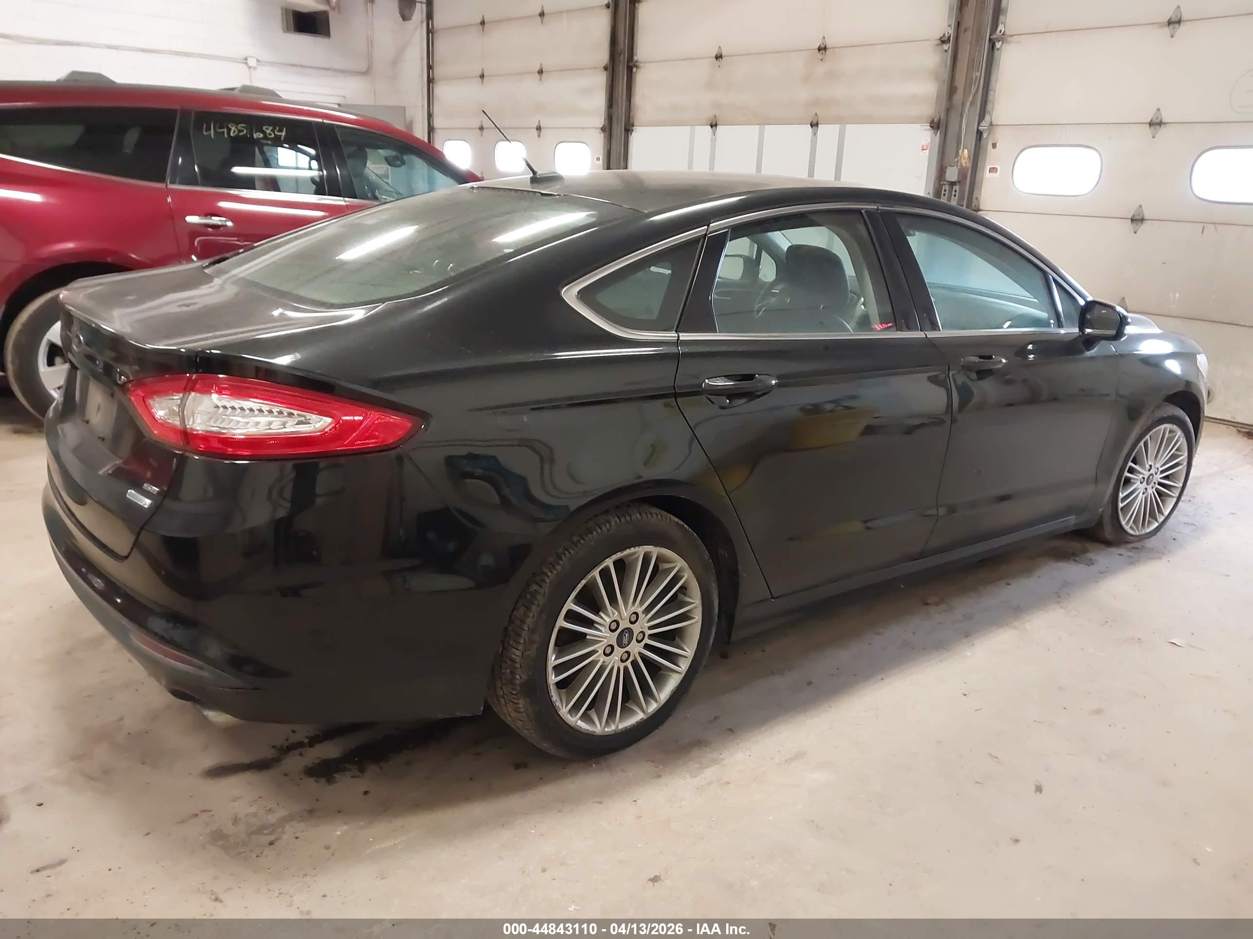 FORD FUSION image 4
