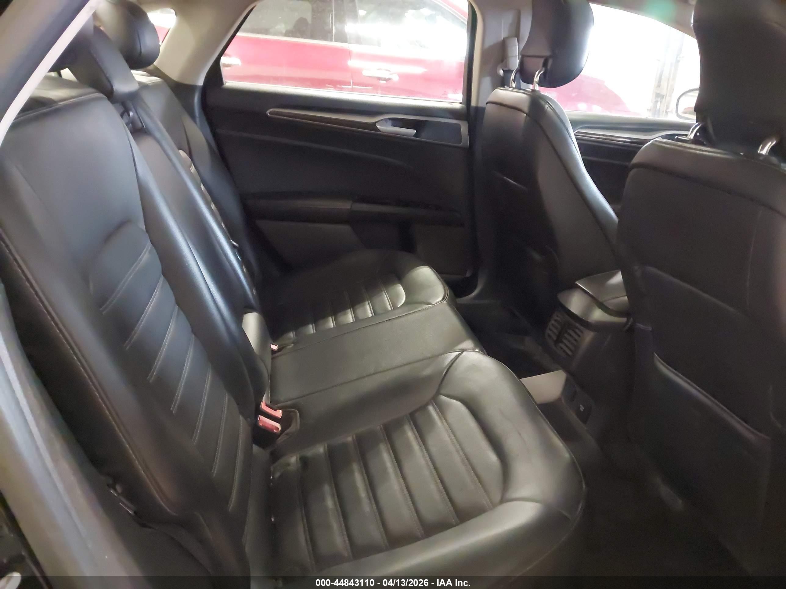 FORD FUSION image 8