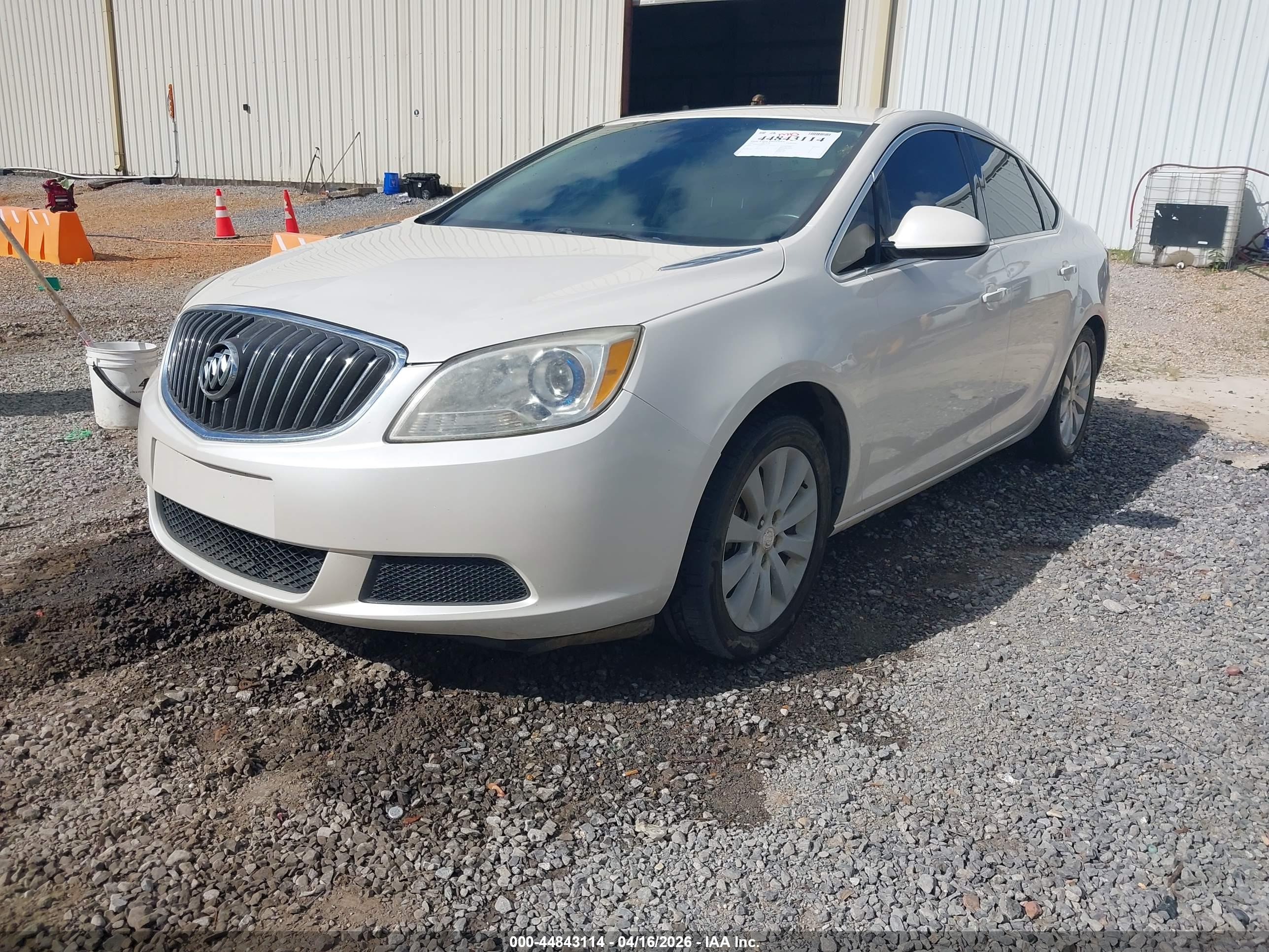 BUICK VERANO image 2