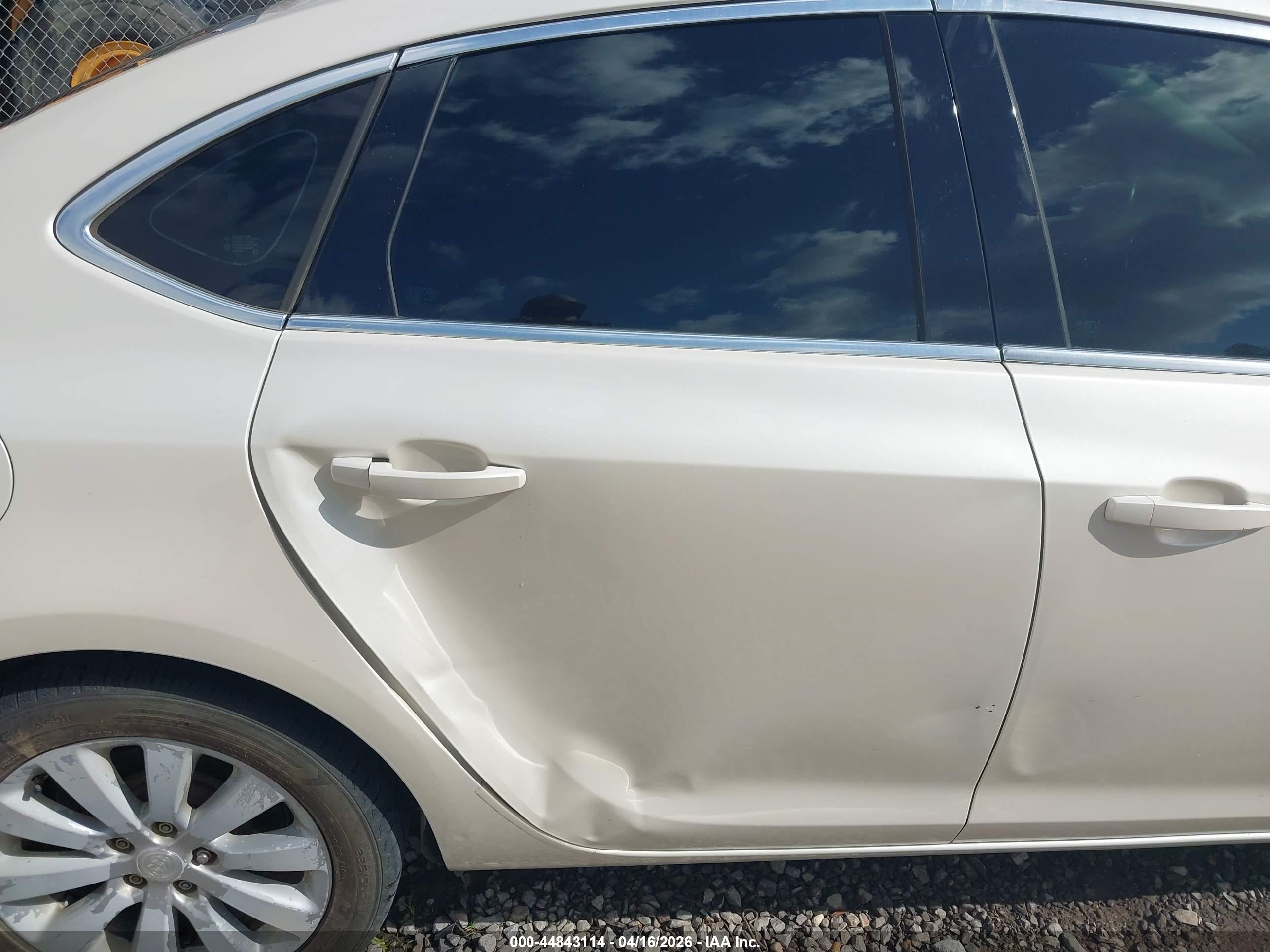 BUICK VERANO image 6