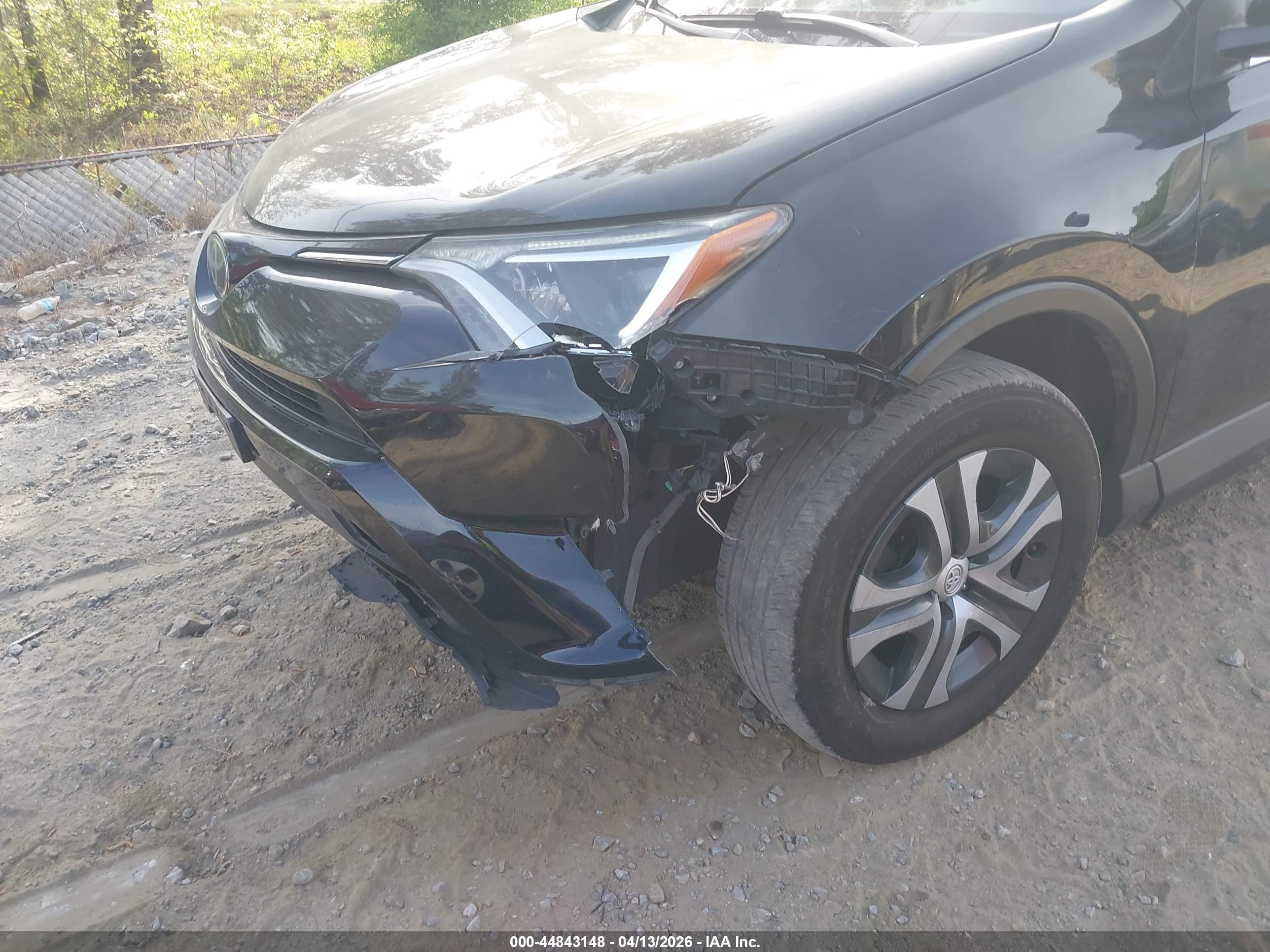 TOYOTA RAV4 image 6