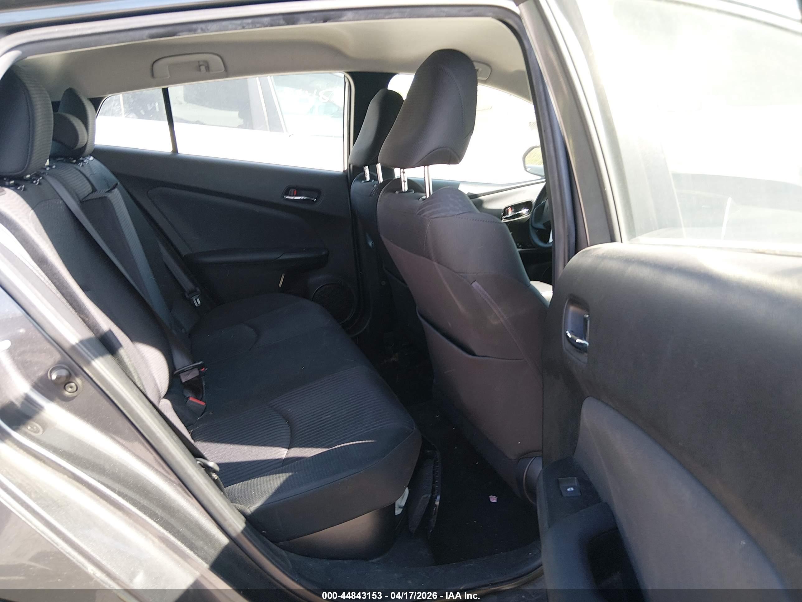 TOYOTA PRIUS image 8
