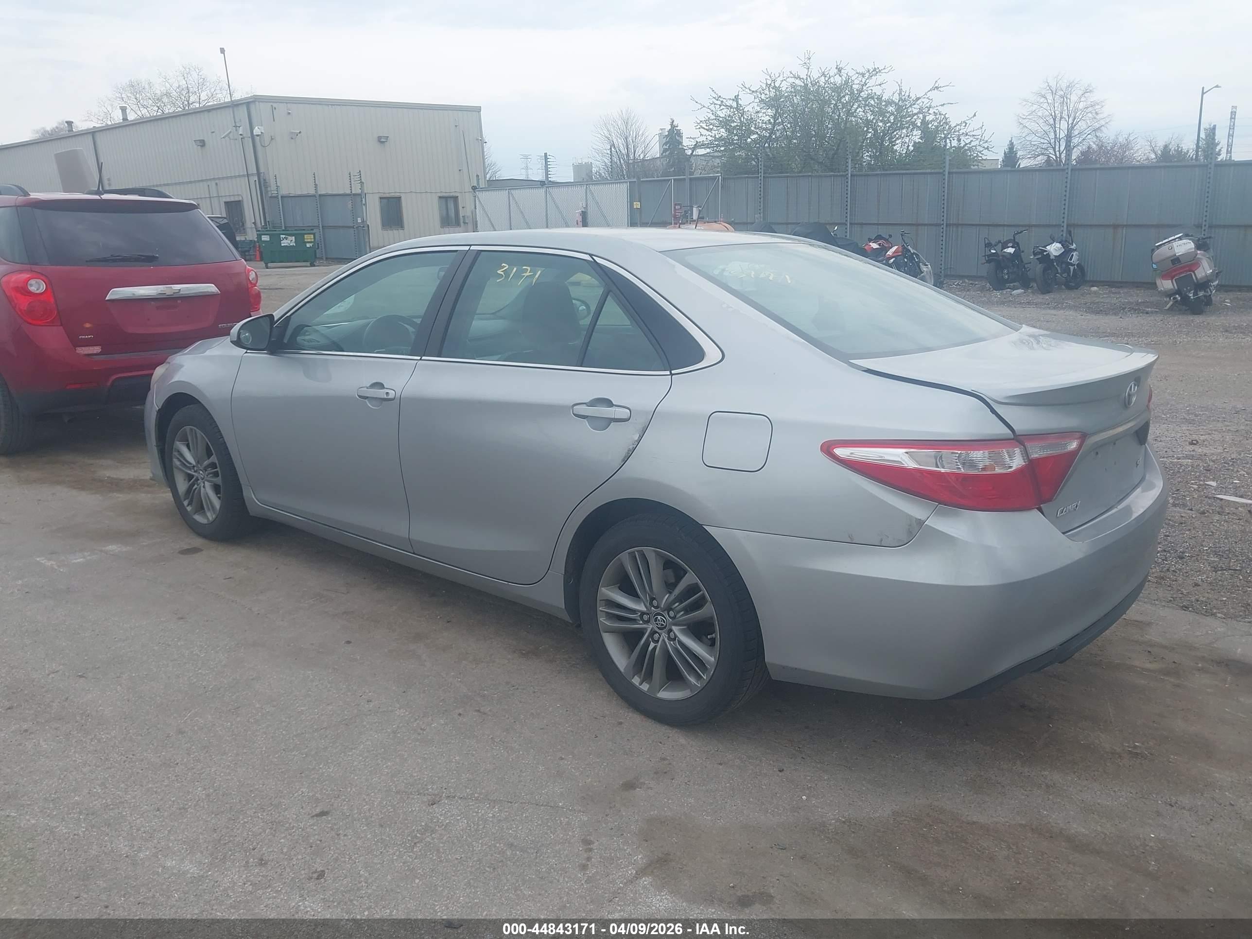 TOYOTA CAMRY image 3