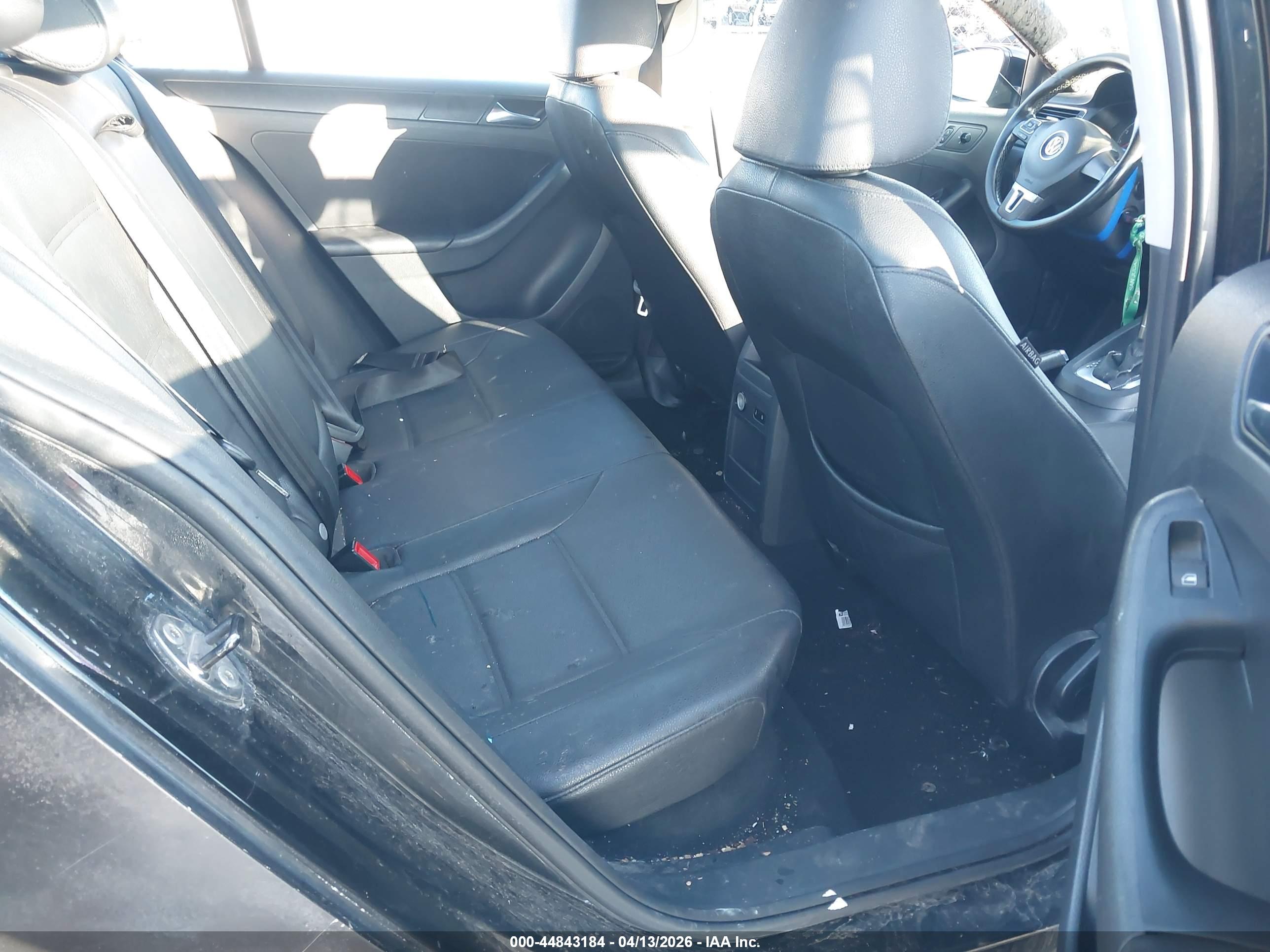 VOLKSWAGEN JETTA image 8