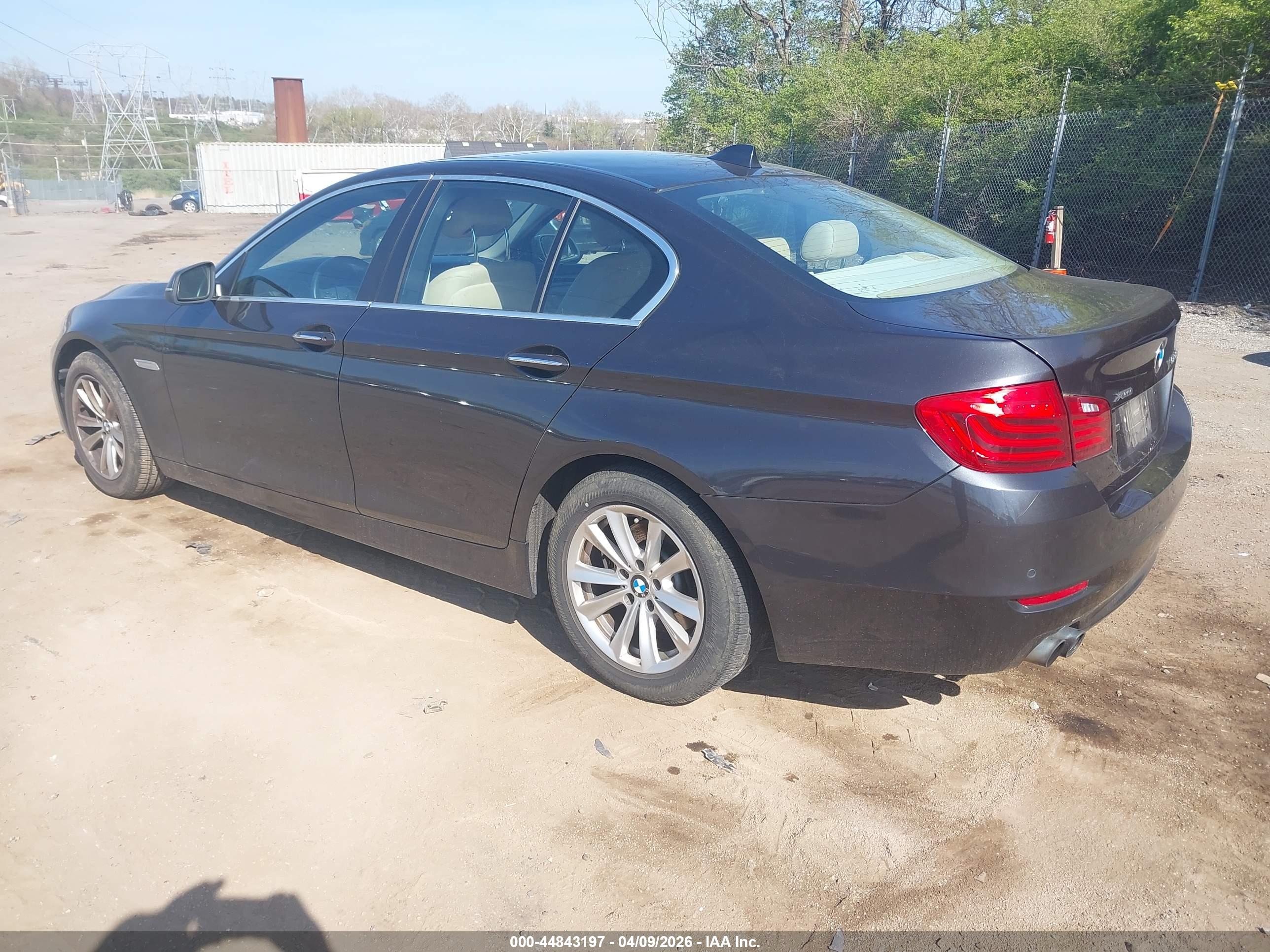 BMW 528I image 3