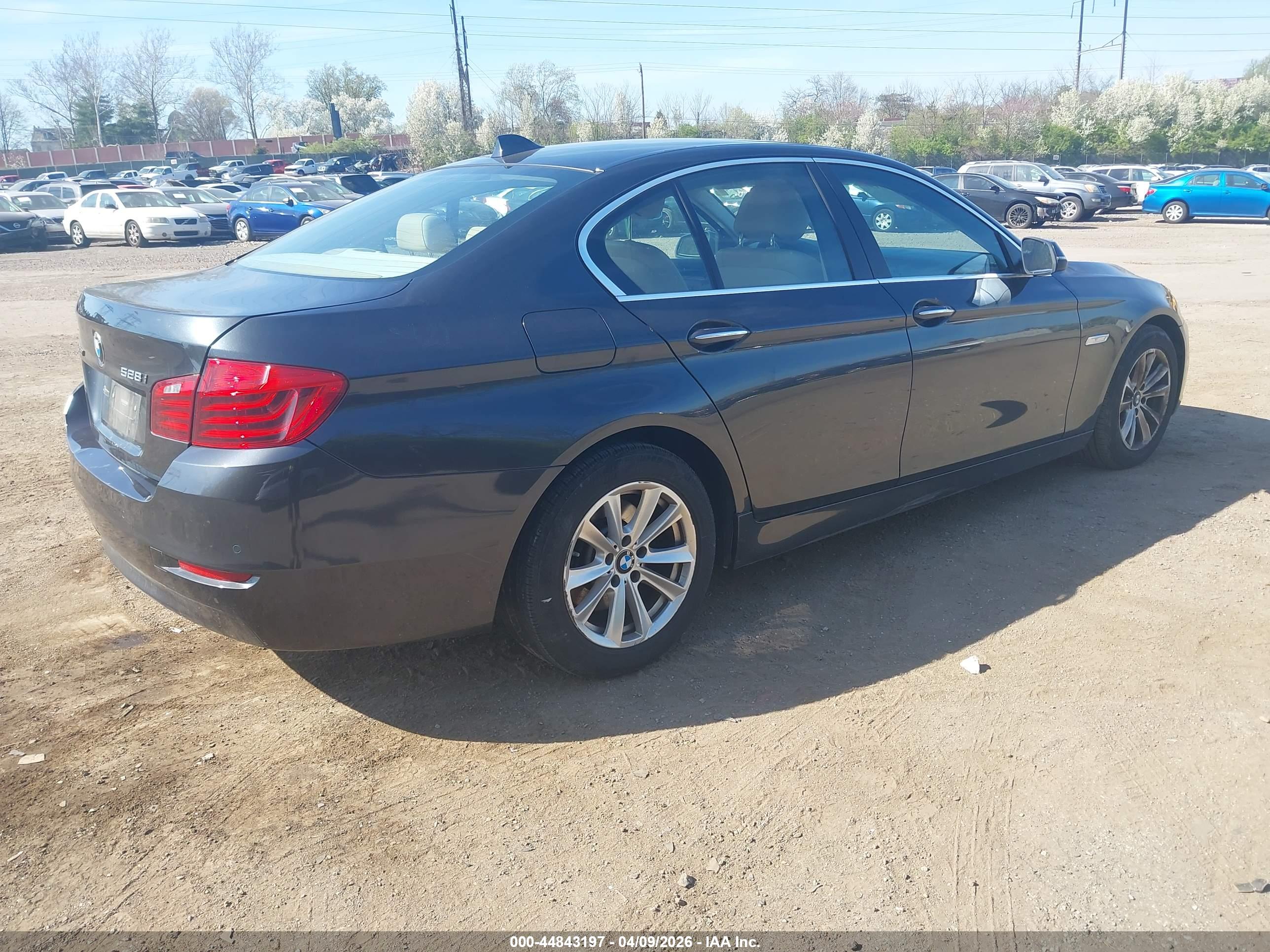 BMW 528I image 4