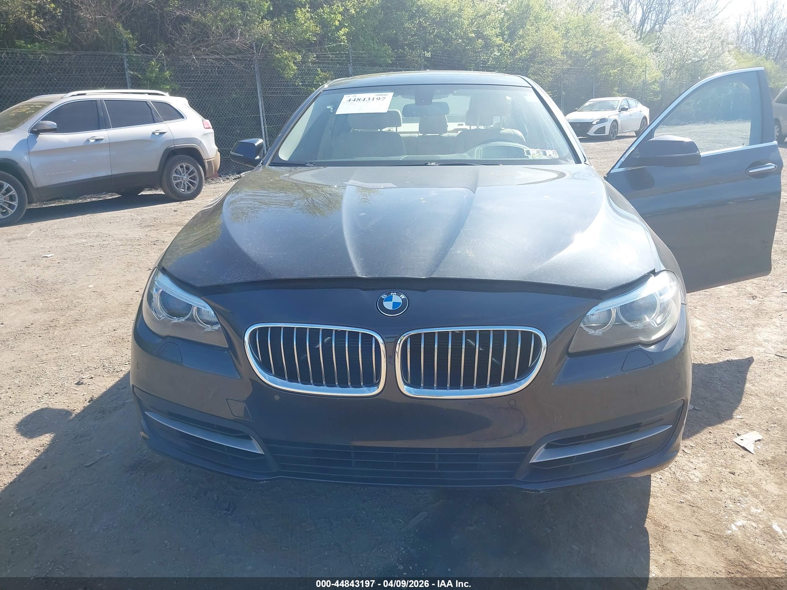 BMW 528I image 6