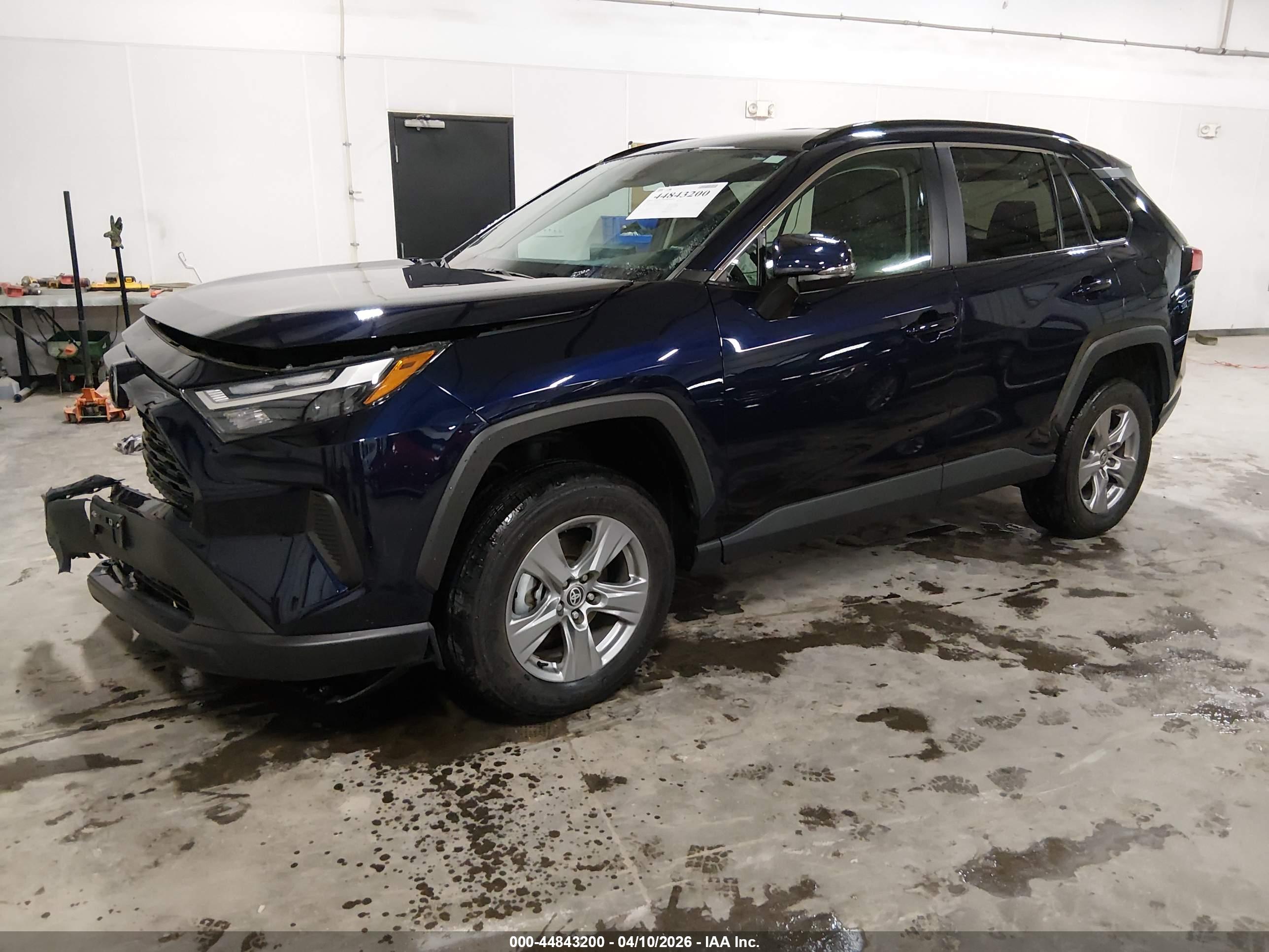 TOYOTA RAV4 image 2