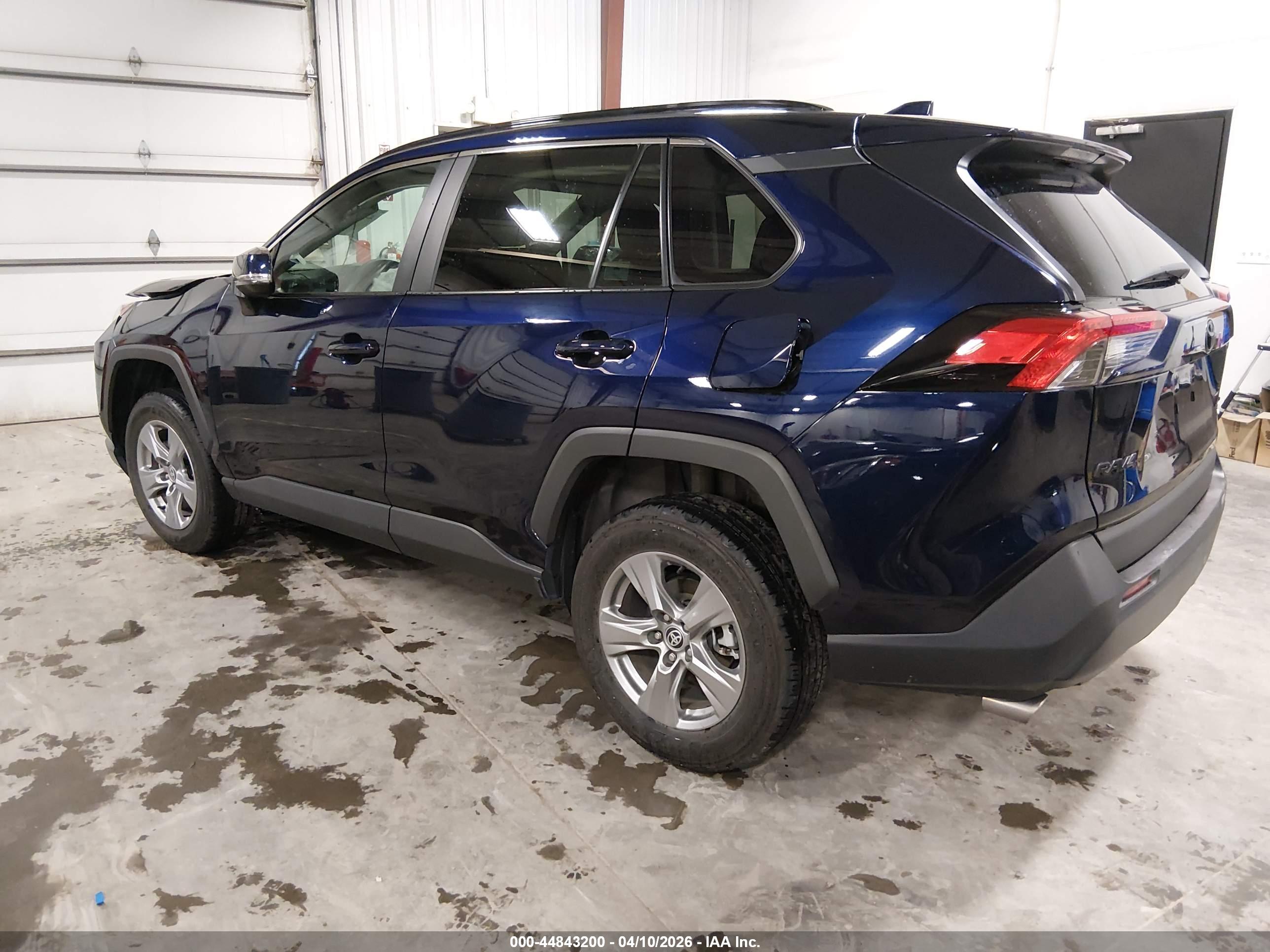 TOYOTA RAV4 image 3