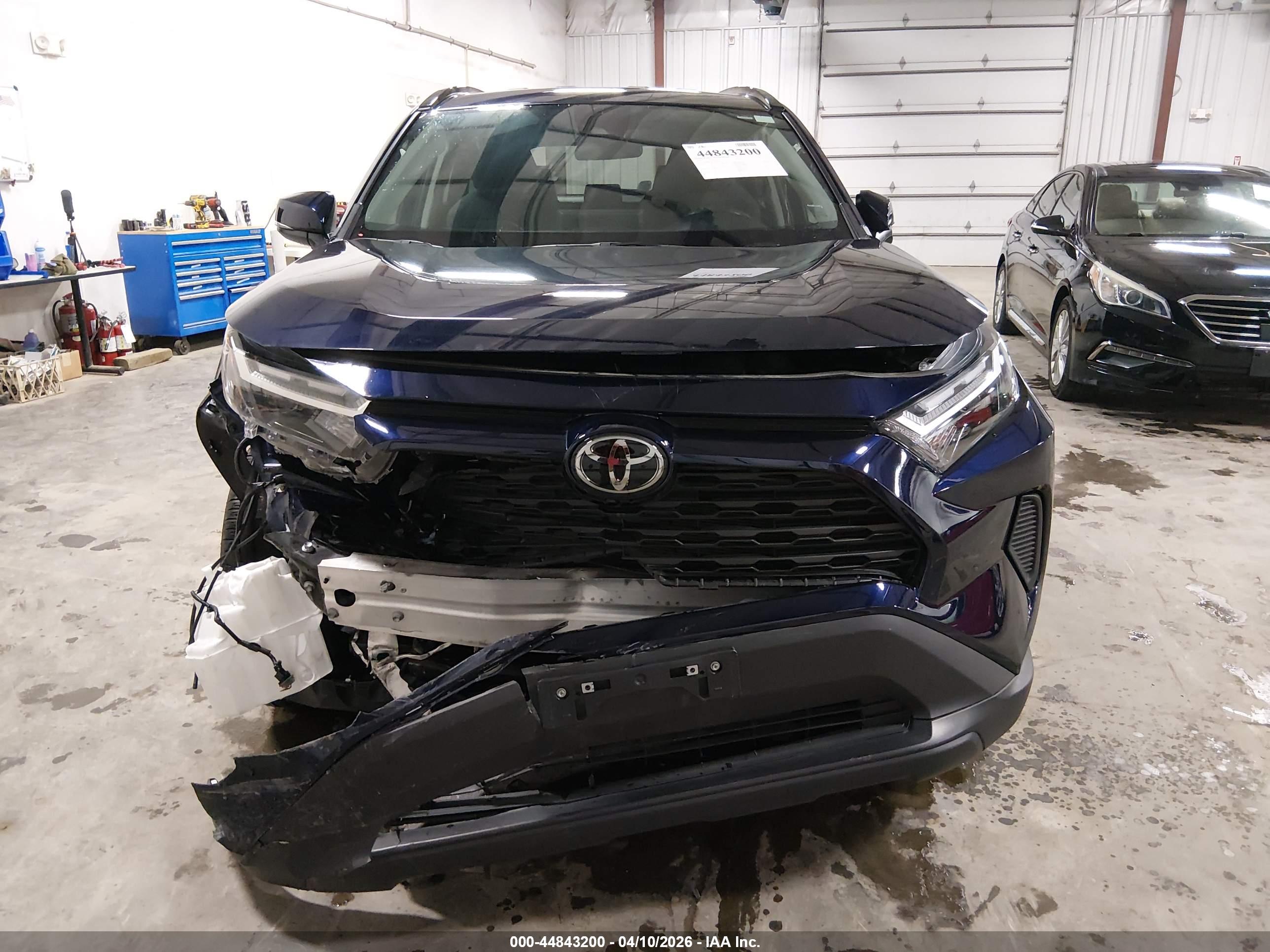 TOYOTA RAV4 image 6