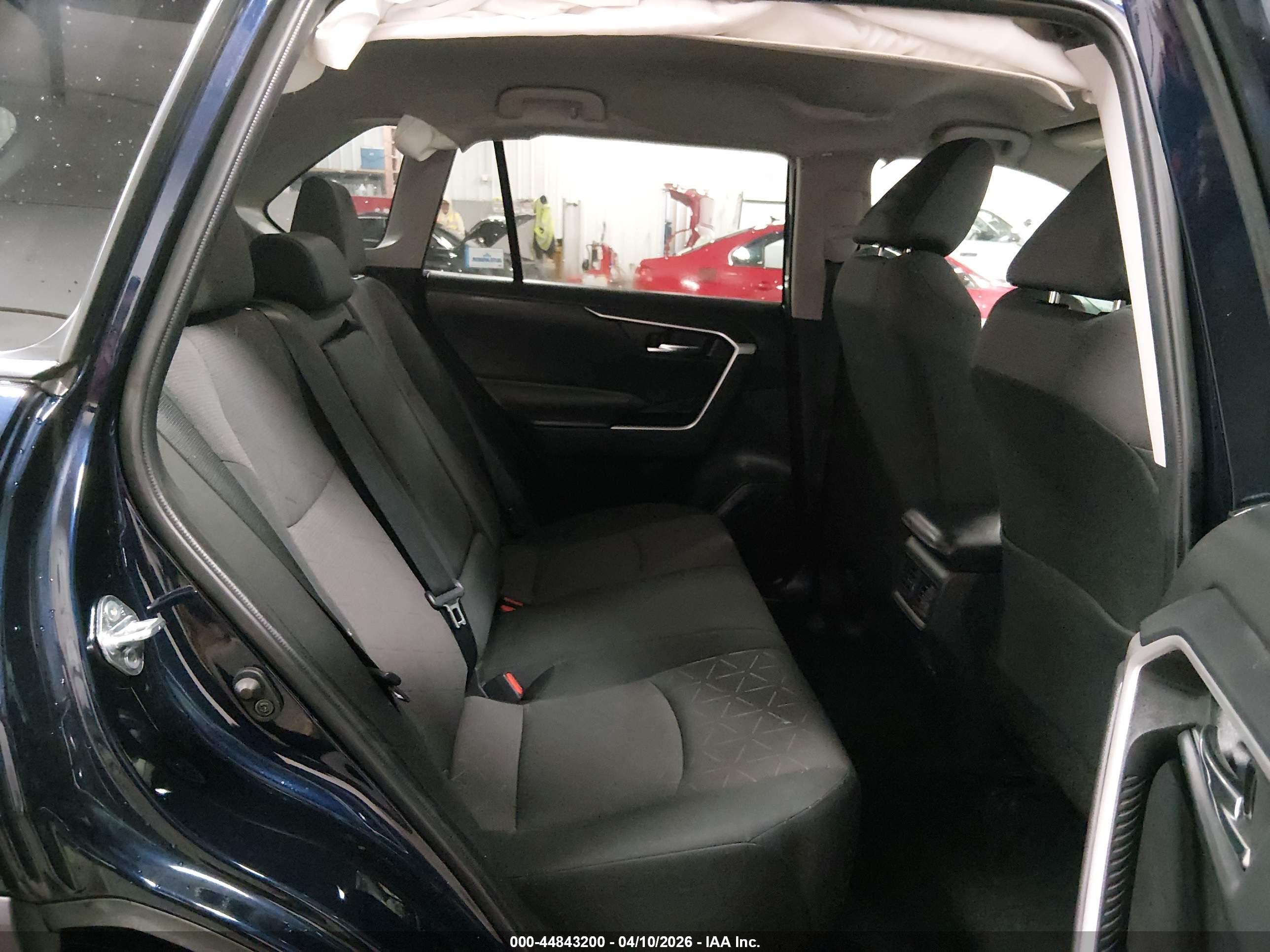 TOYOTA RAV4 image 8