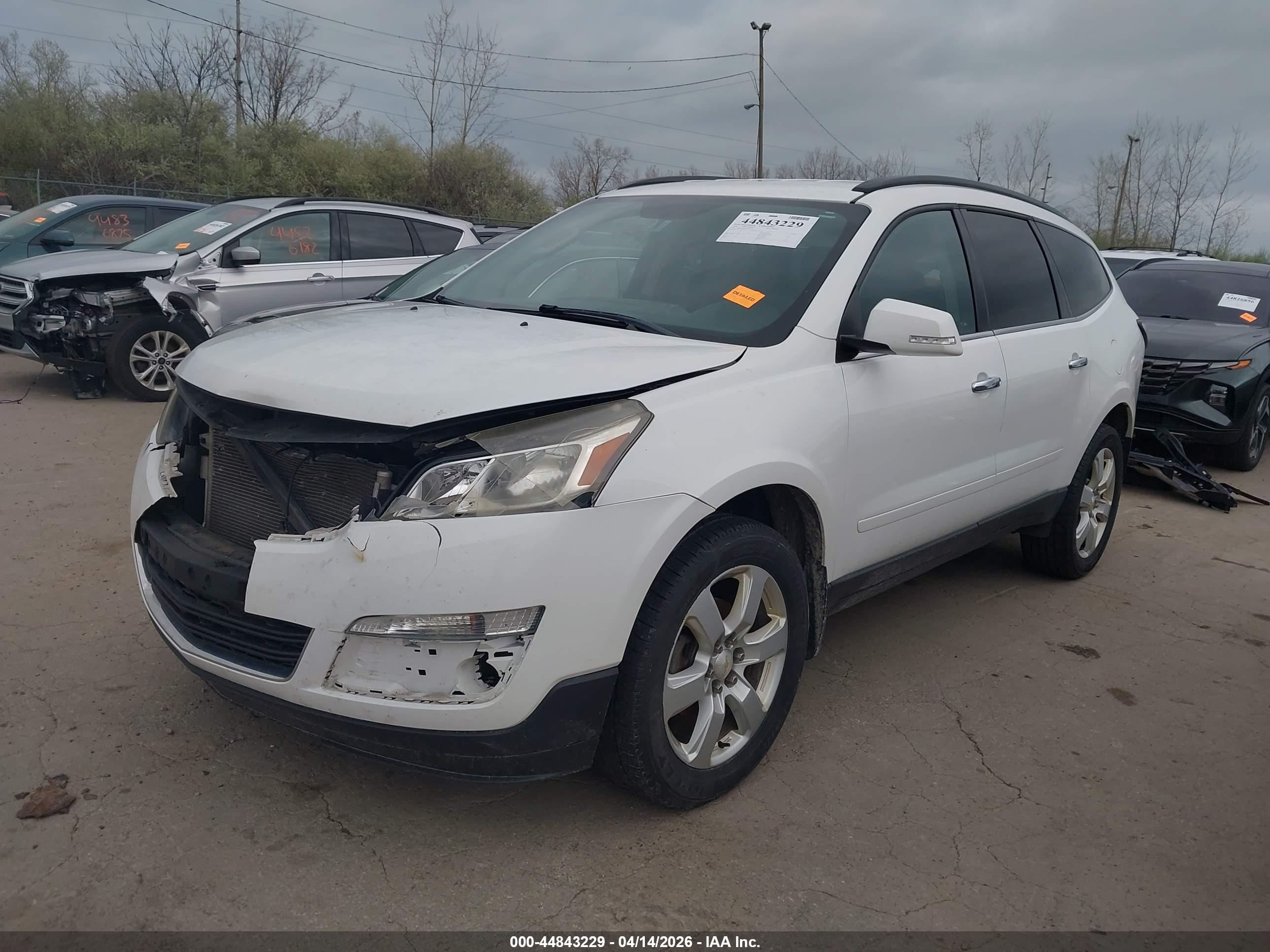 CHEVROLET TRAVERSE image 2