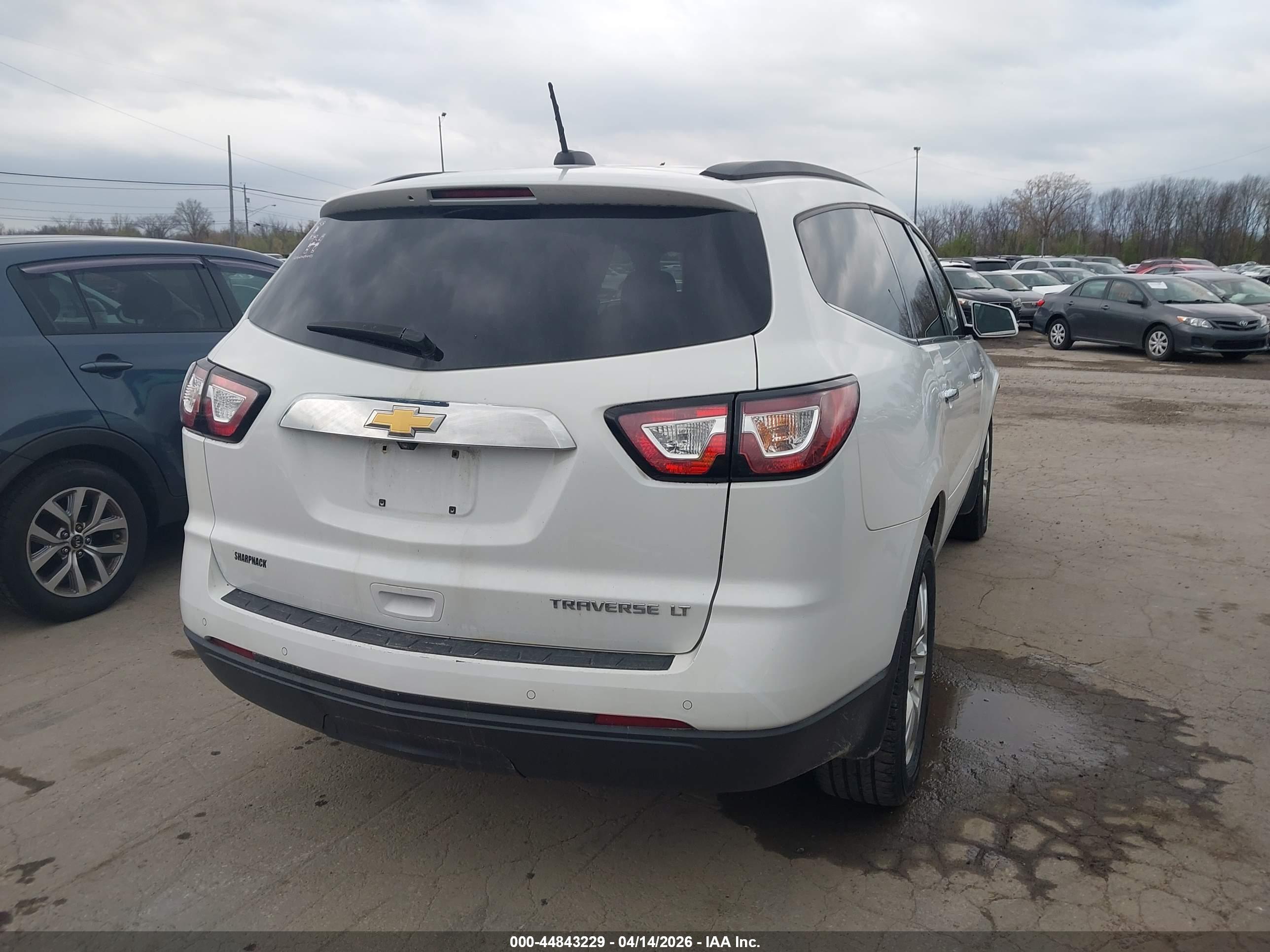 CHEVROLET TRAVERSE image 4