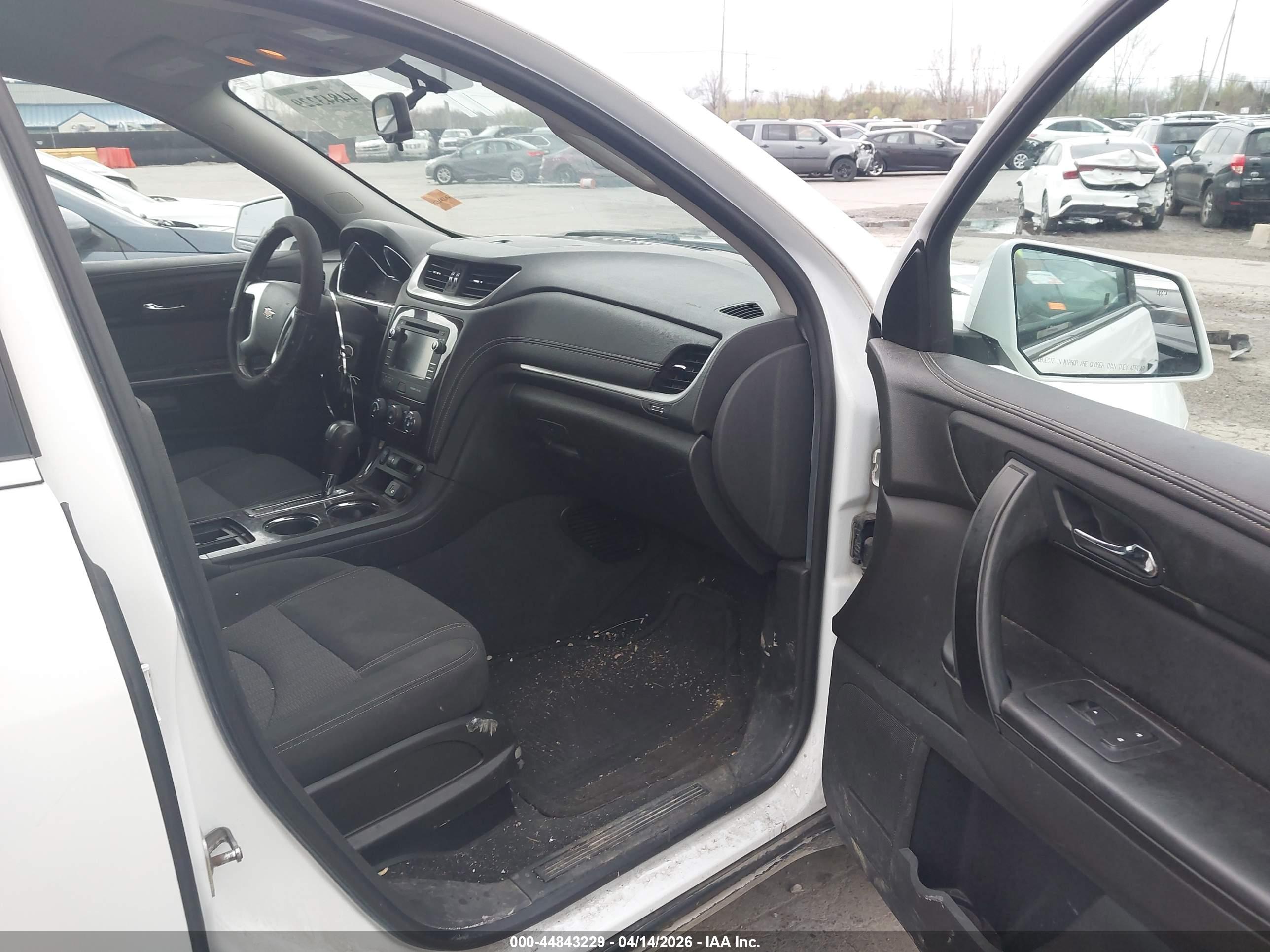 CHEVROLET TRAVERSE image 5