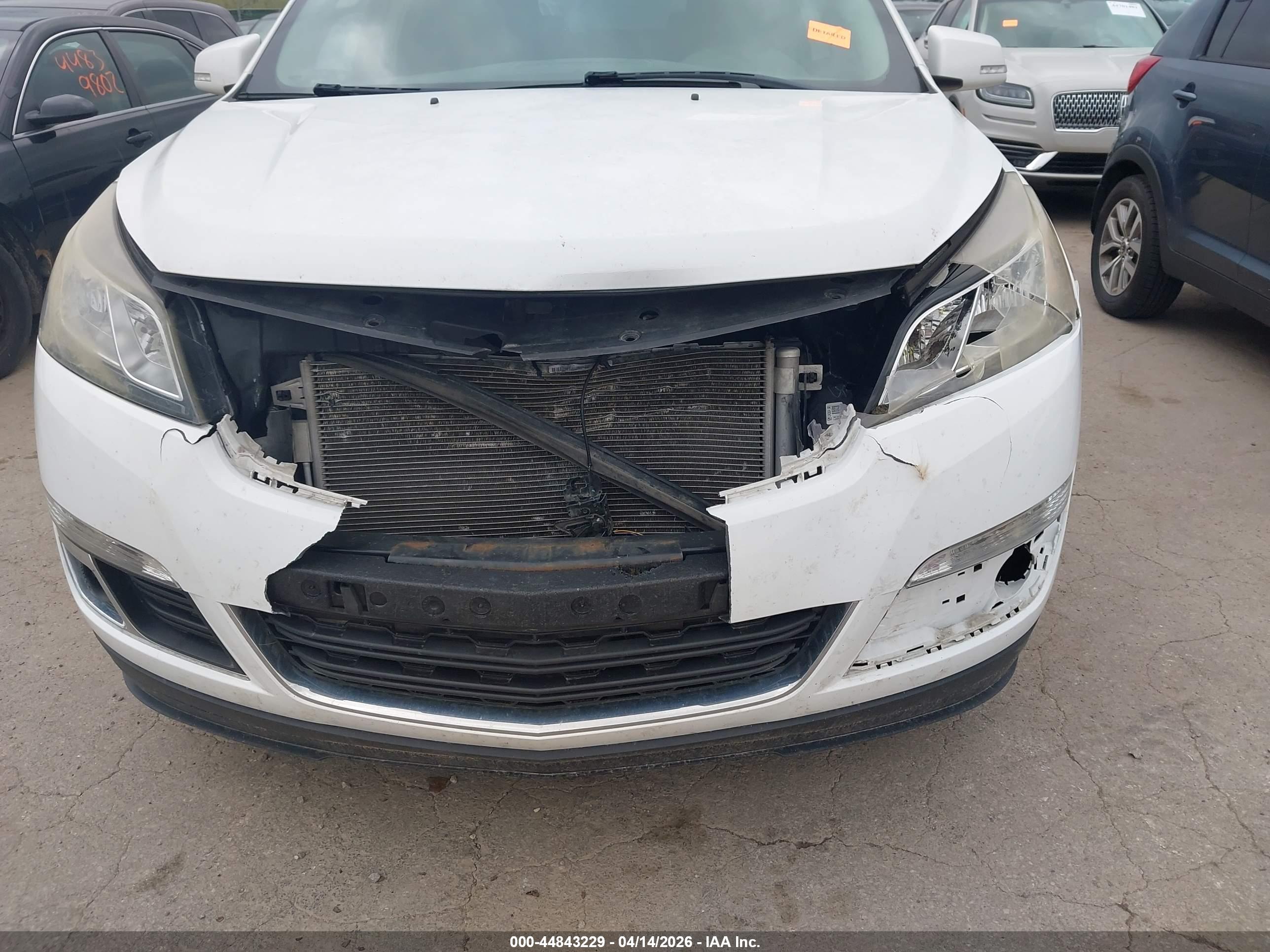 CHEVROLET TRAVERSE image 6