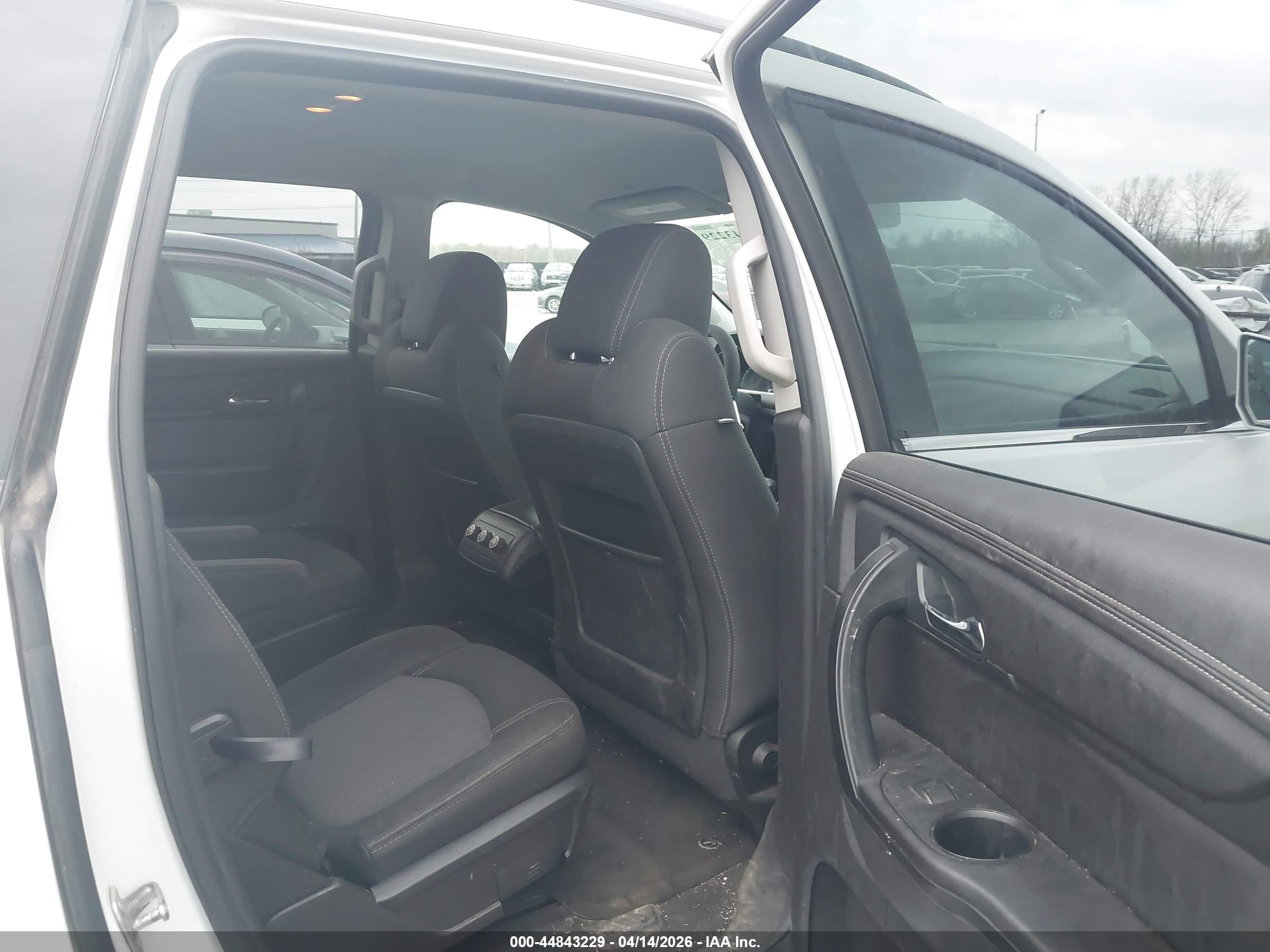 CHEVROLET TRAVERSE image 8