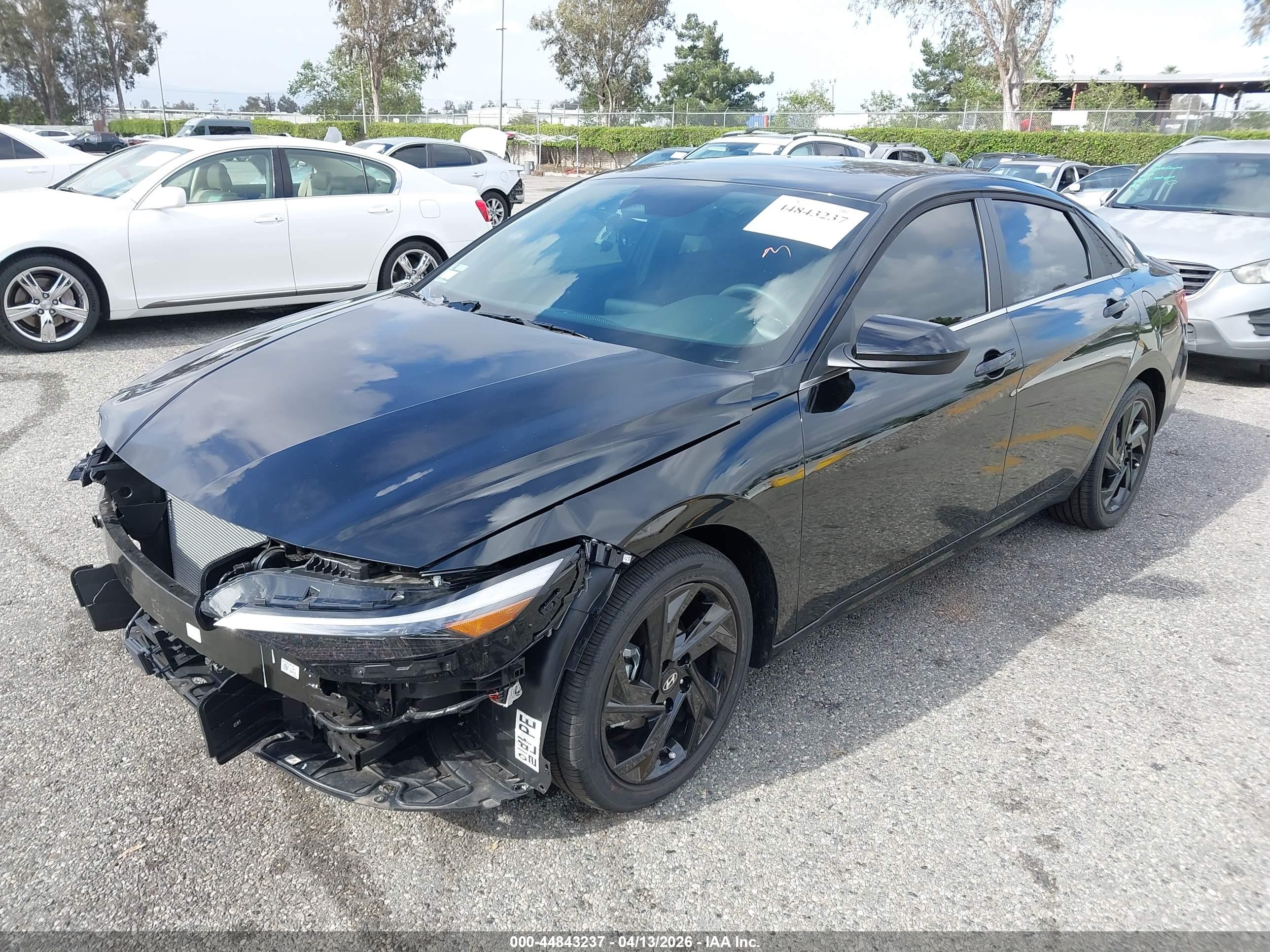 HYUNDAI ELANTRA image 2