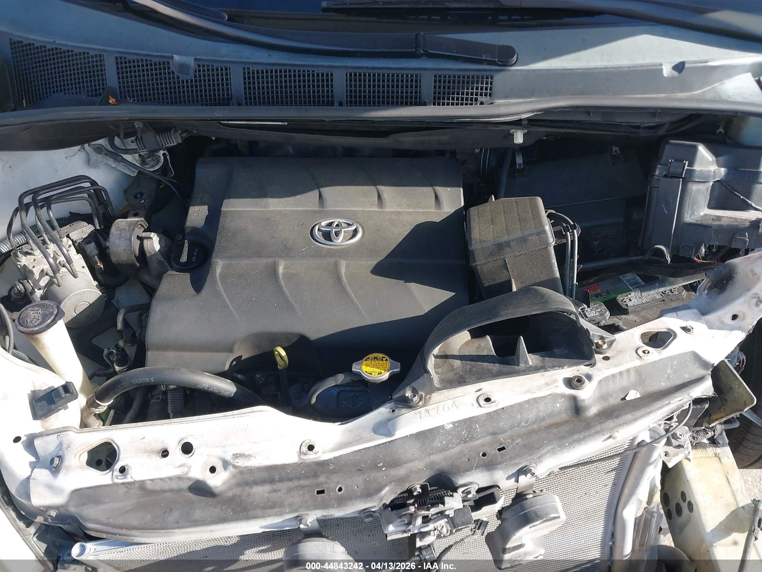TOYOTA SIENNA image 10