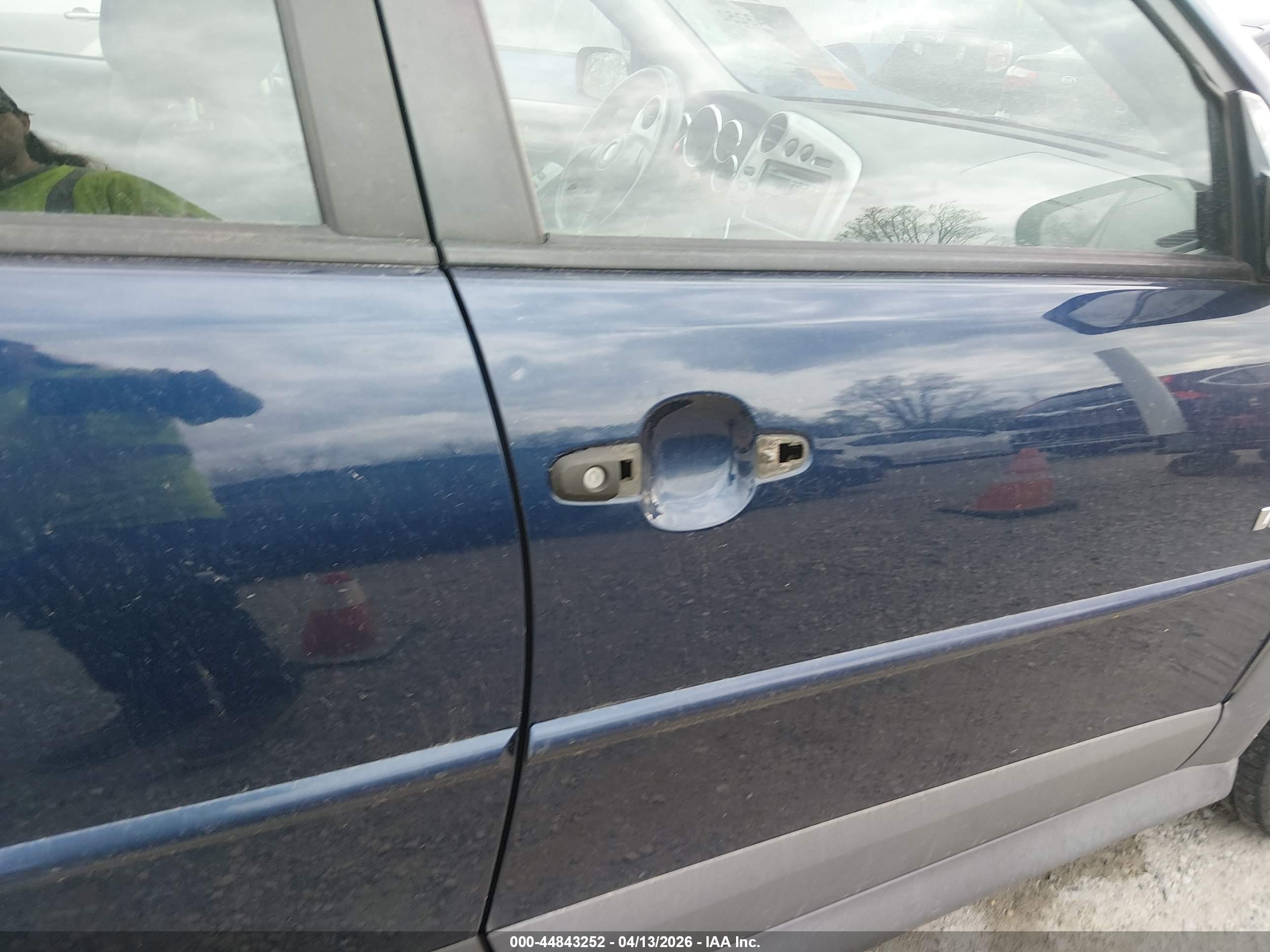 PONTIAC VIBE image 6