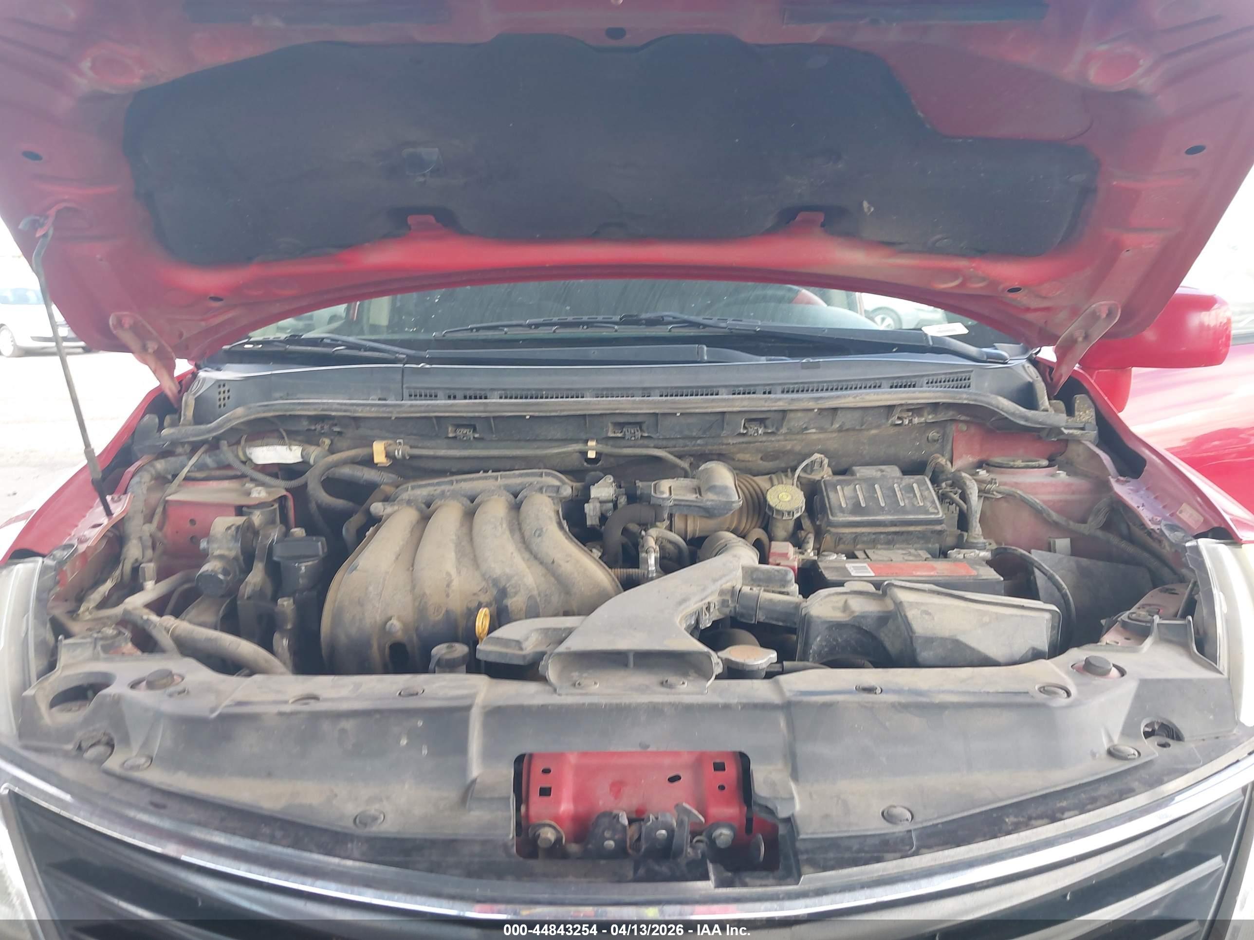 NISSAN VERSA image 10