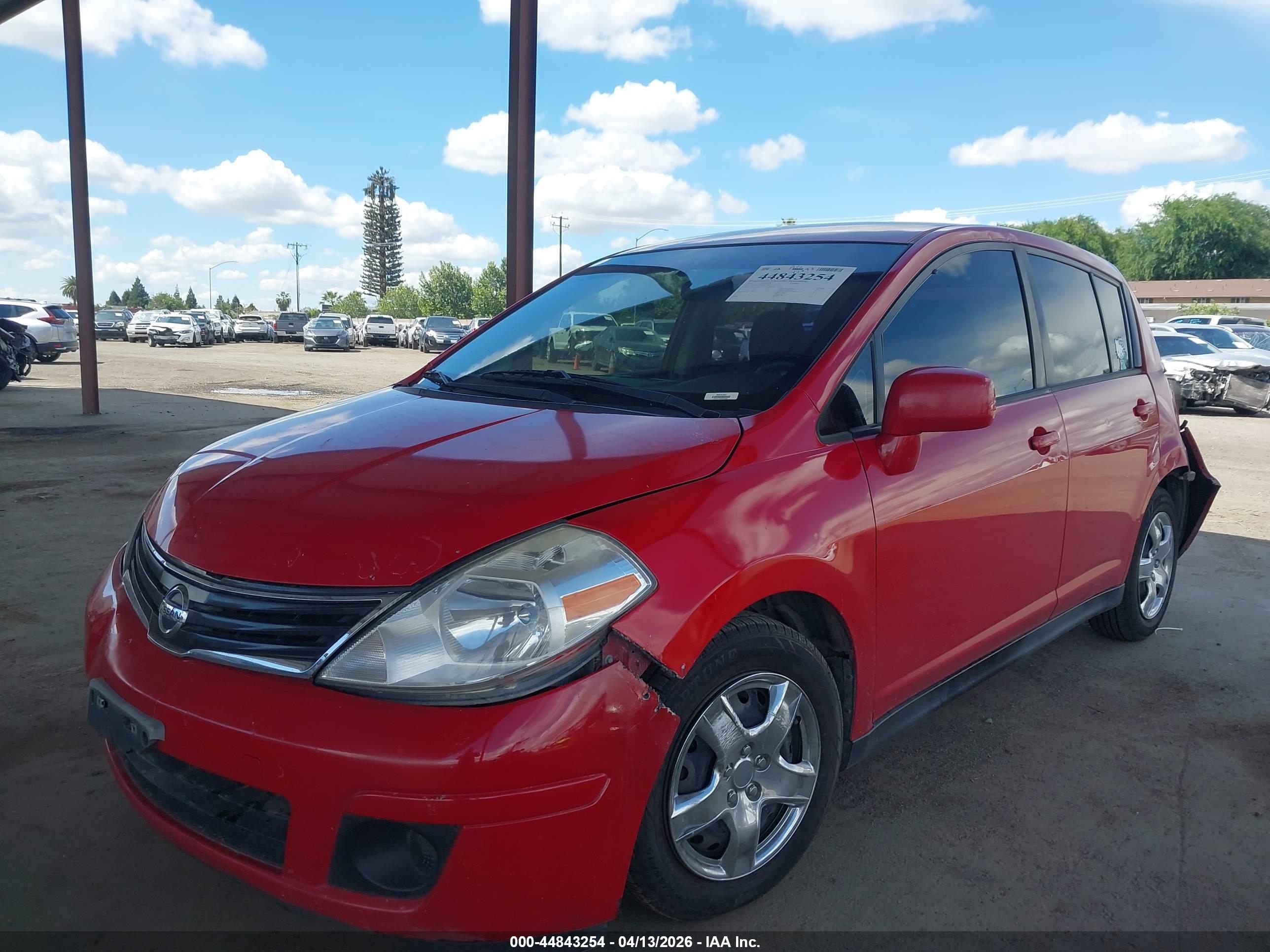 NISSAN VERSA image 2