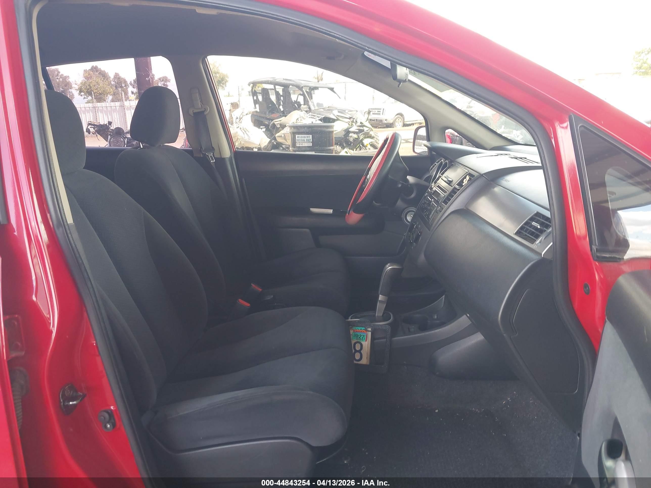 NISSAN VERSA image 5