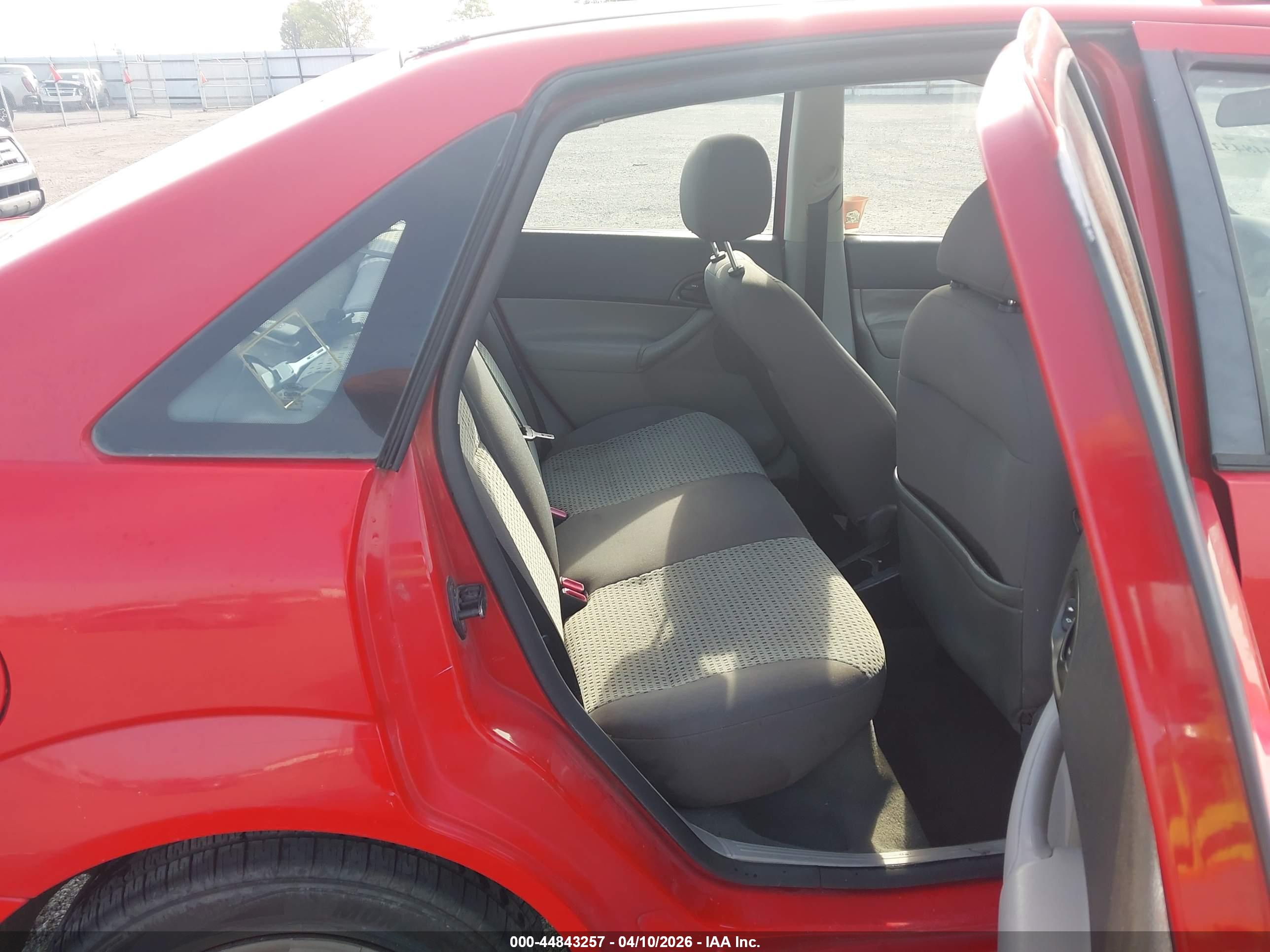 FORD FOCUS image 8