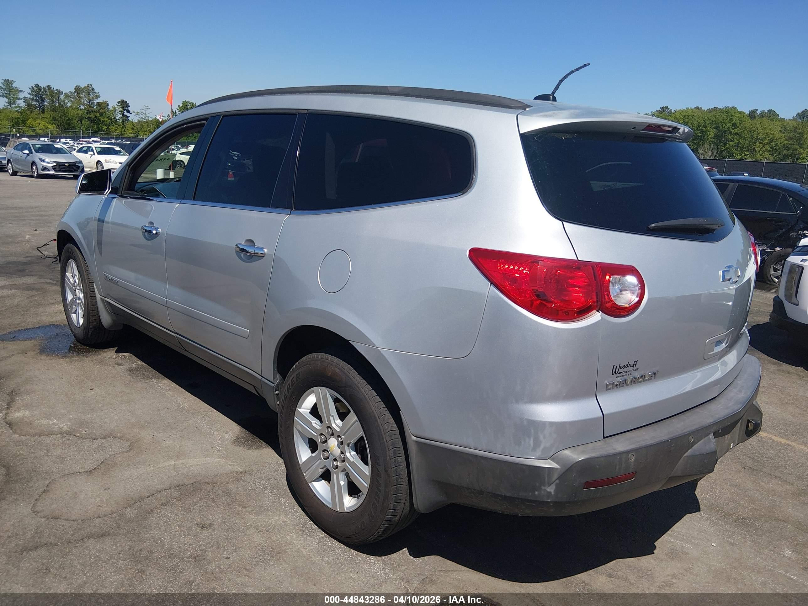 CHEVROLET TRAVERSE image 3