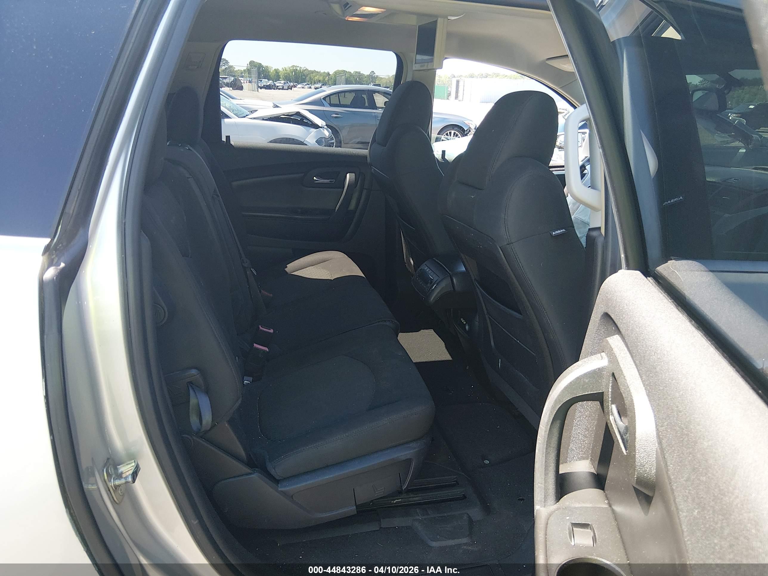 CHEVROLET TRAVERSE image 8