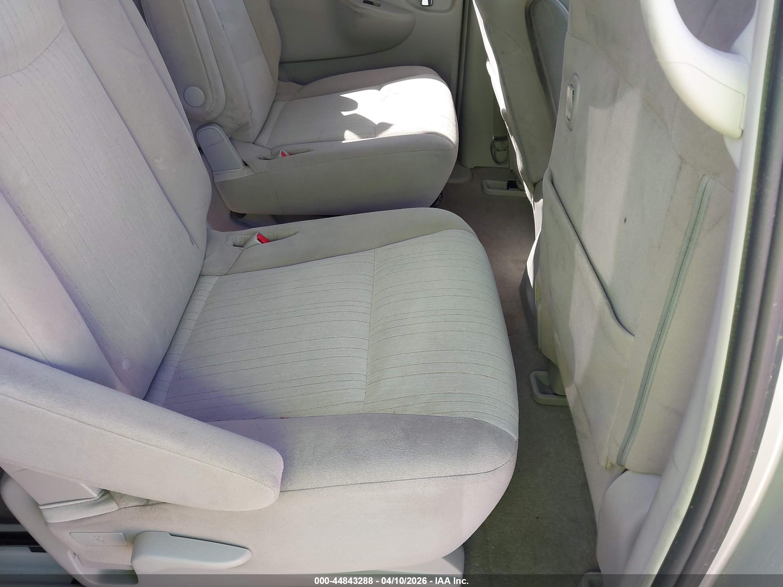 NISSAN QUEST image 8