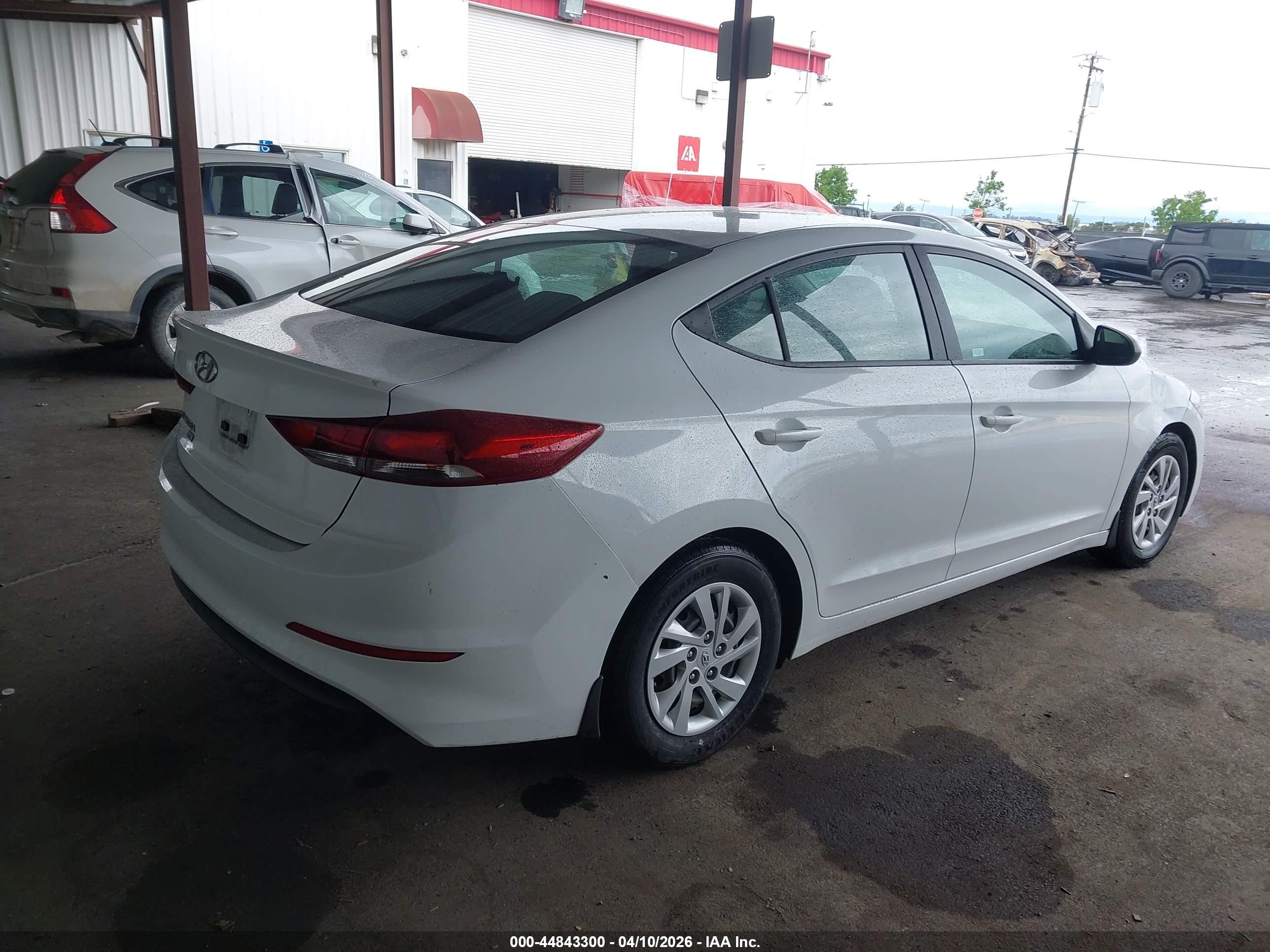 HYUNDAI ELANTRA image 4