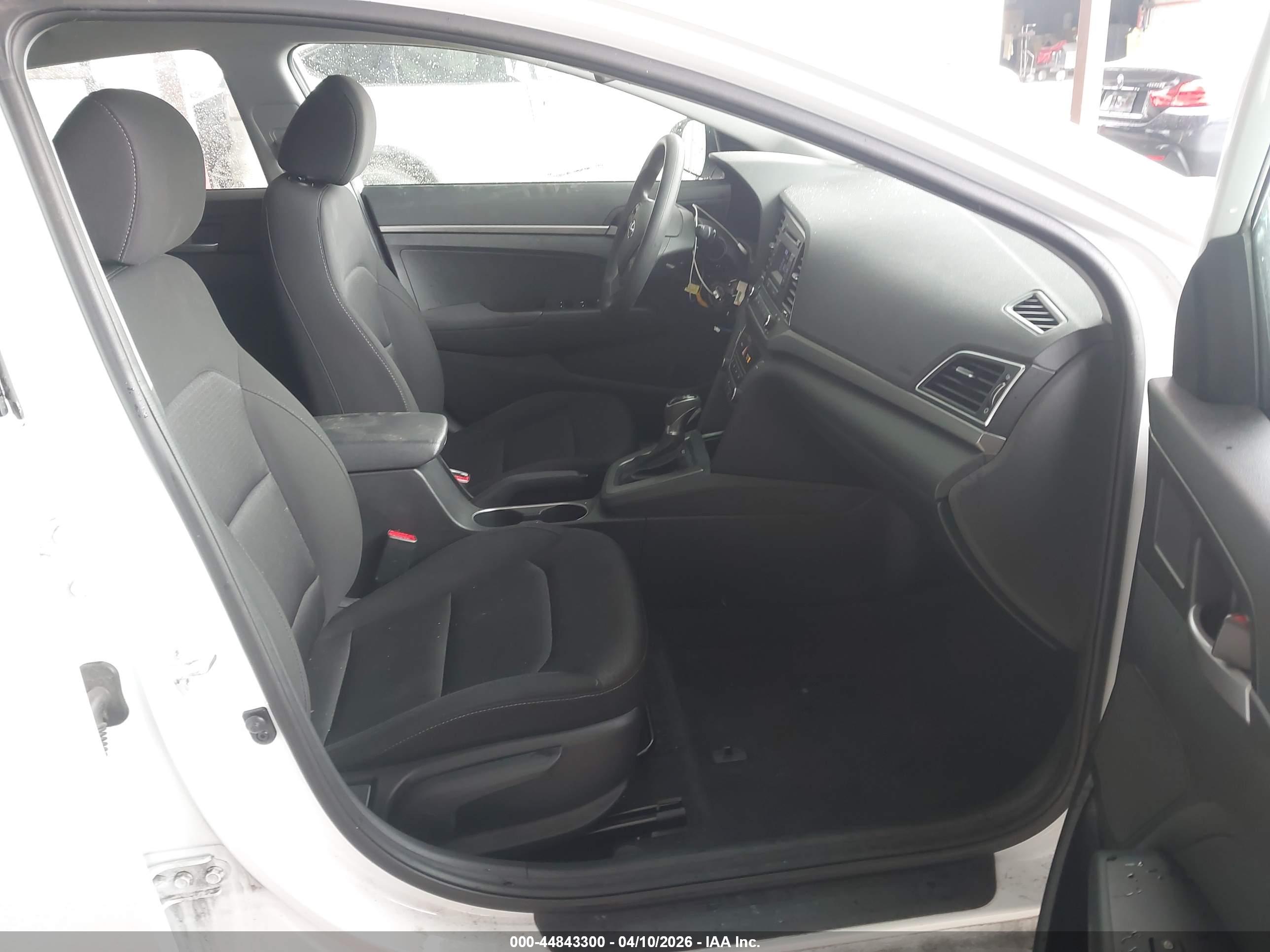 HYUNDAI ELANTRA image 5