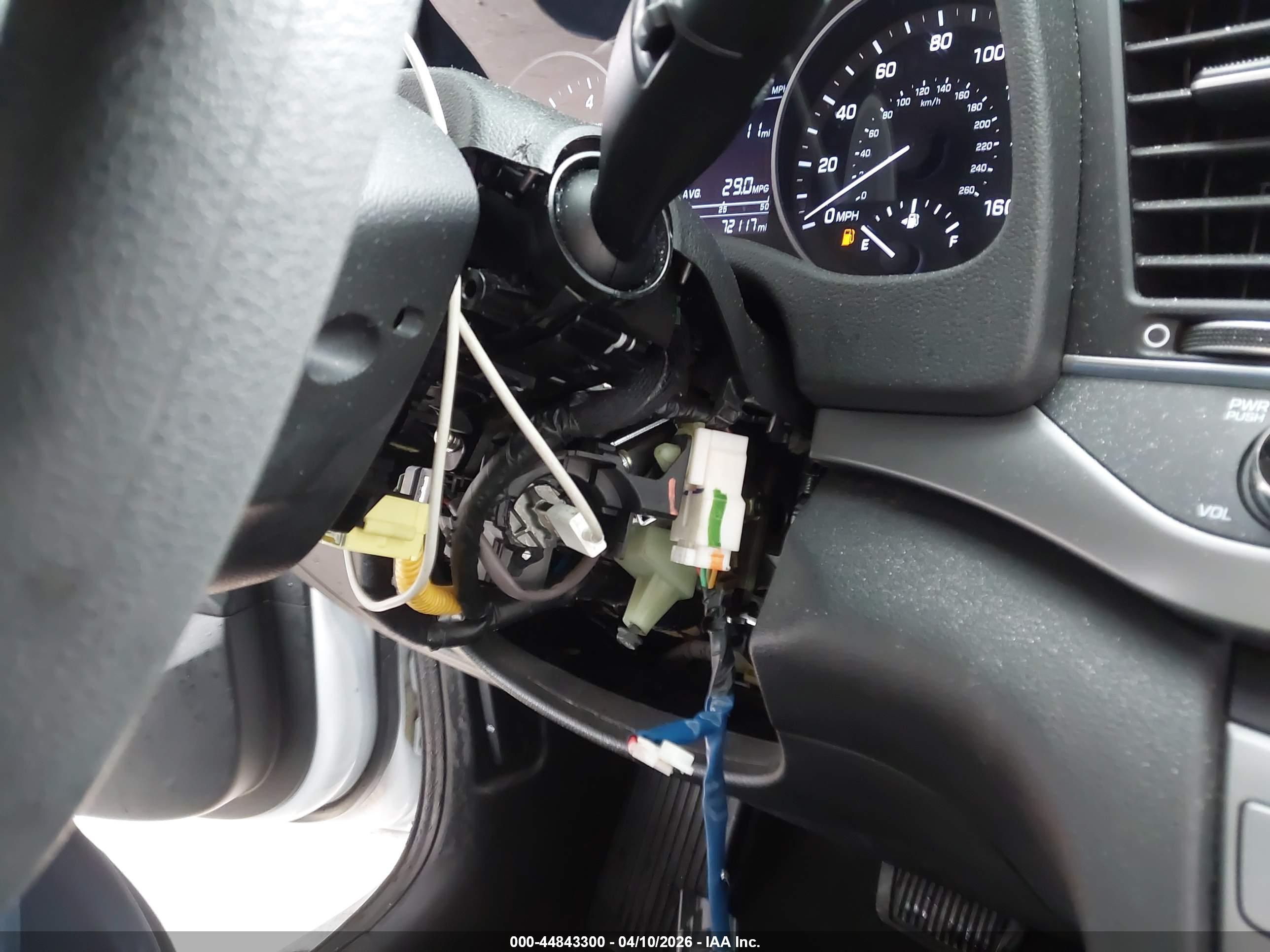 HYUNDAI ELANTRA image 6
