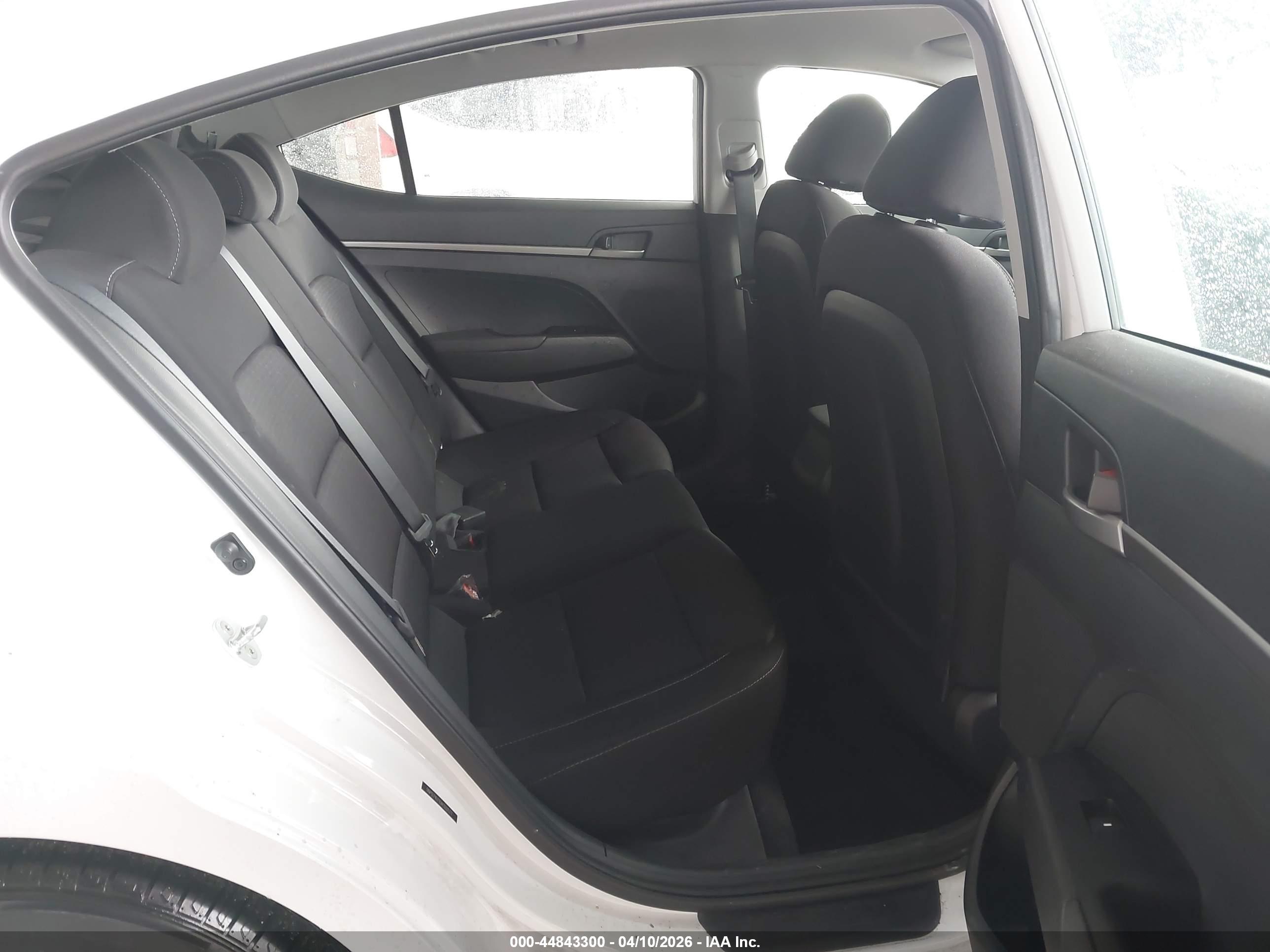 HYUNDAI ELANTRA image 8