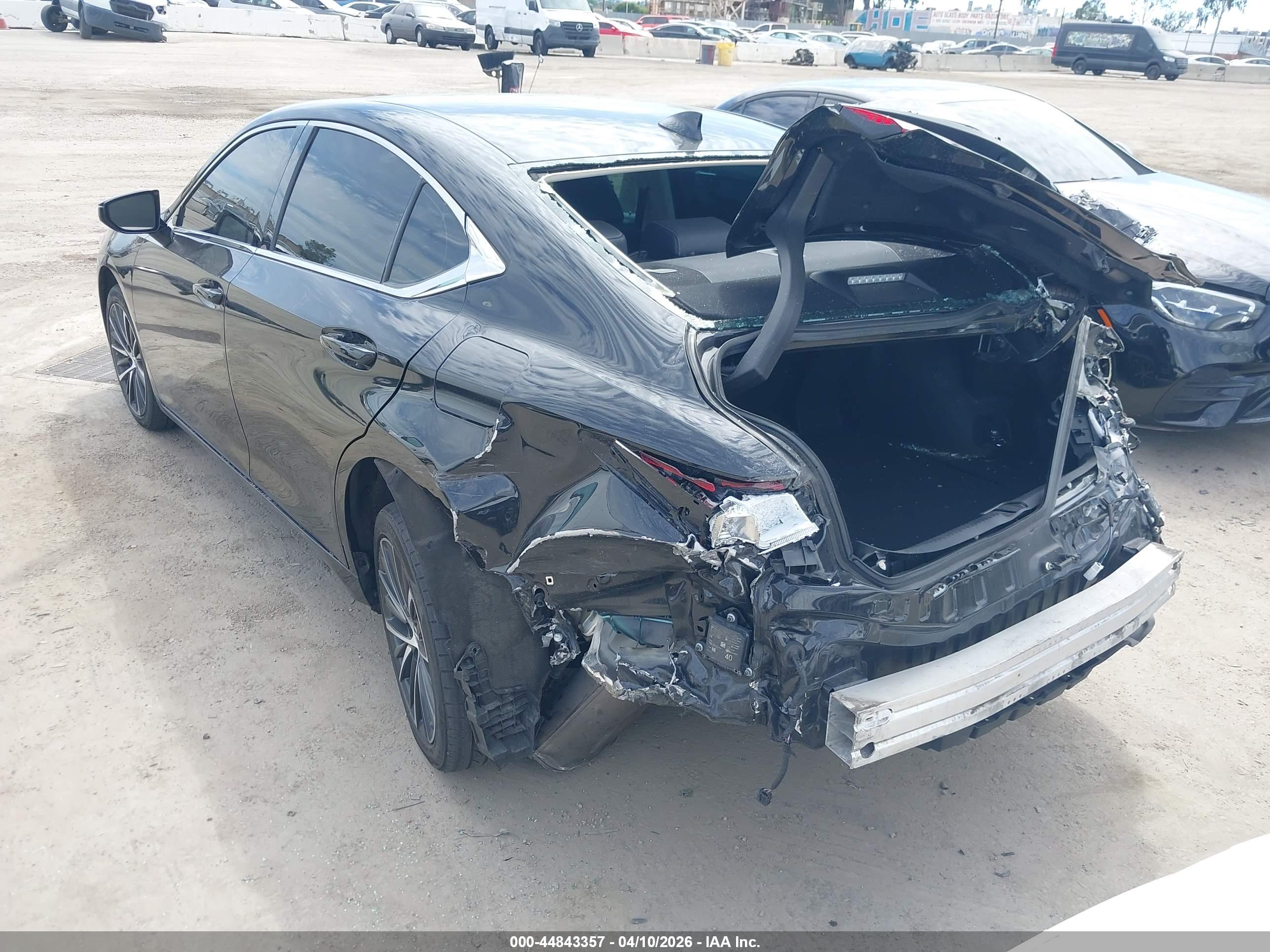 LEXUS ES image 3