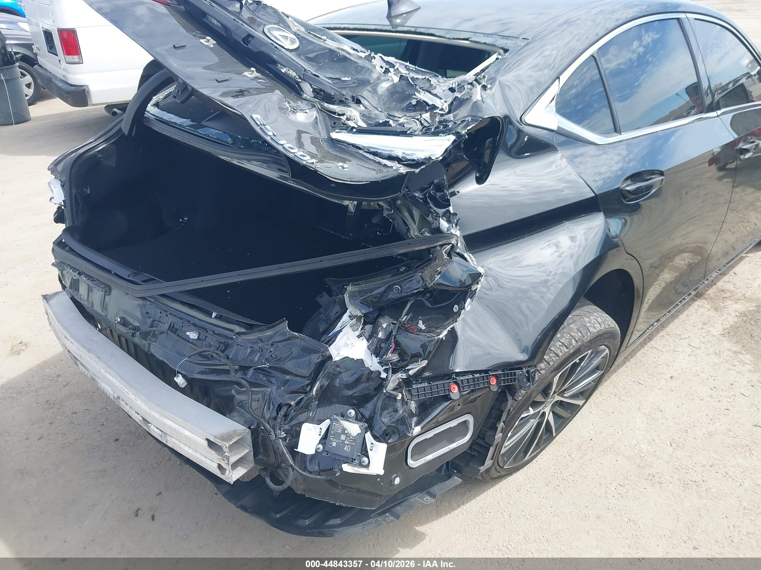 LEXUS ES image 6