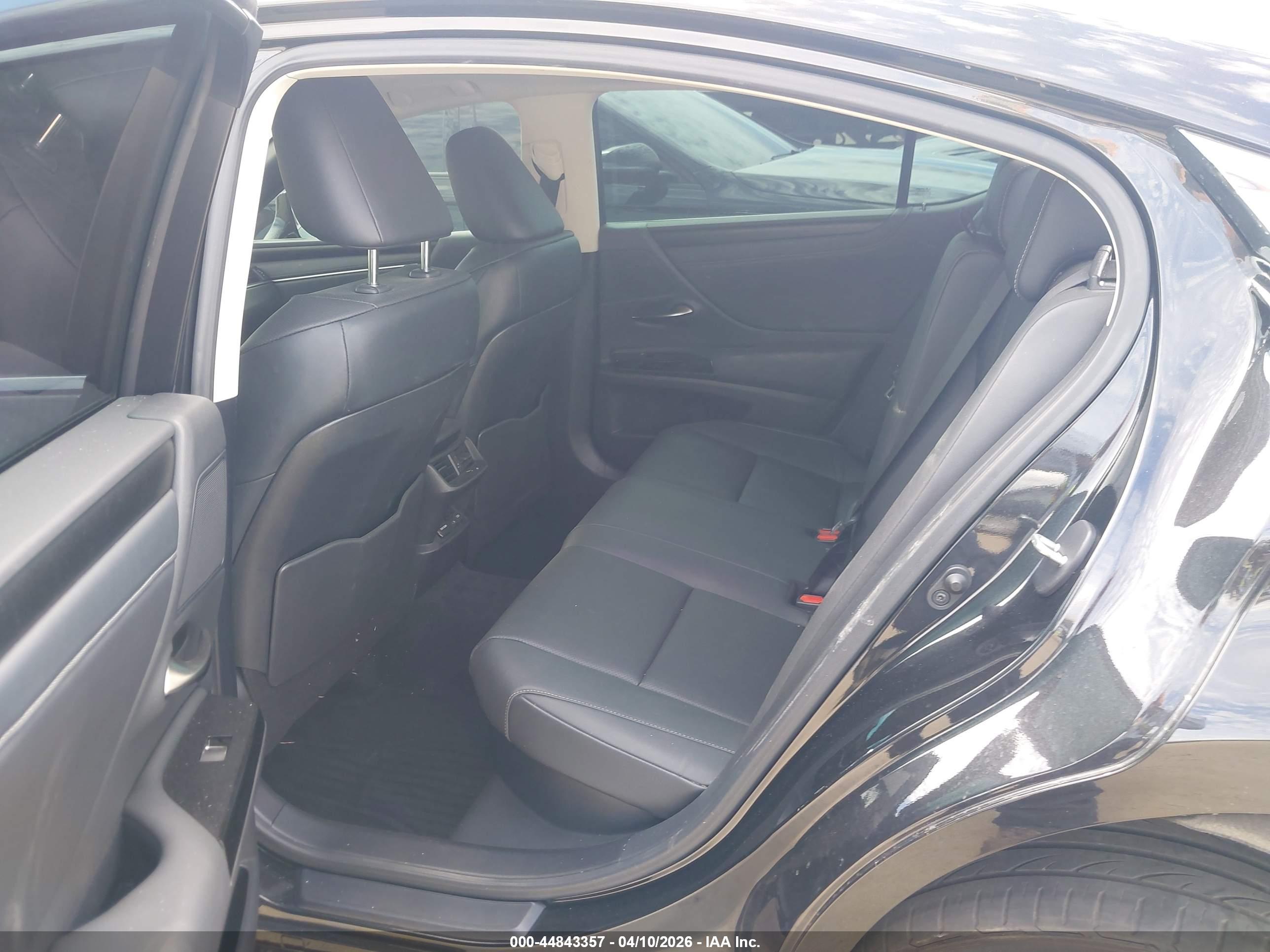 LEXUS ES image 8