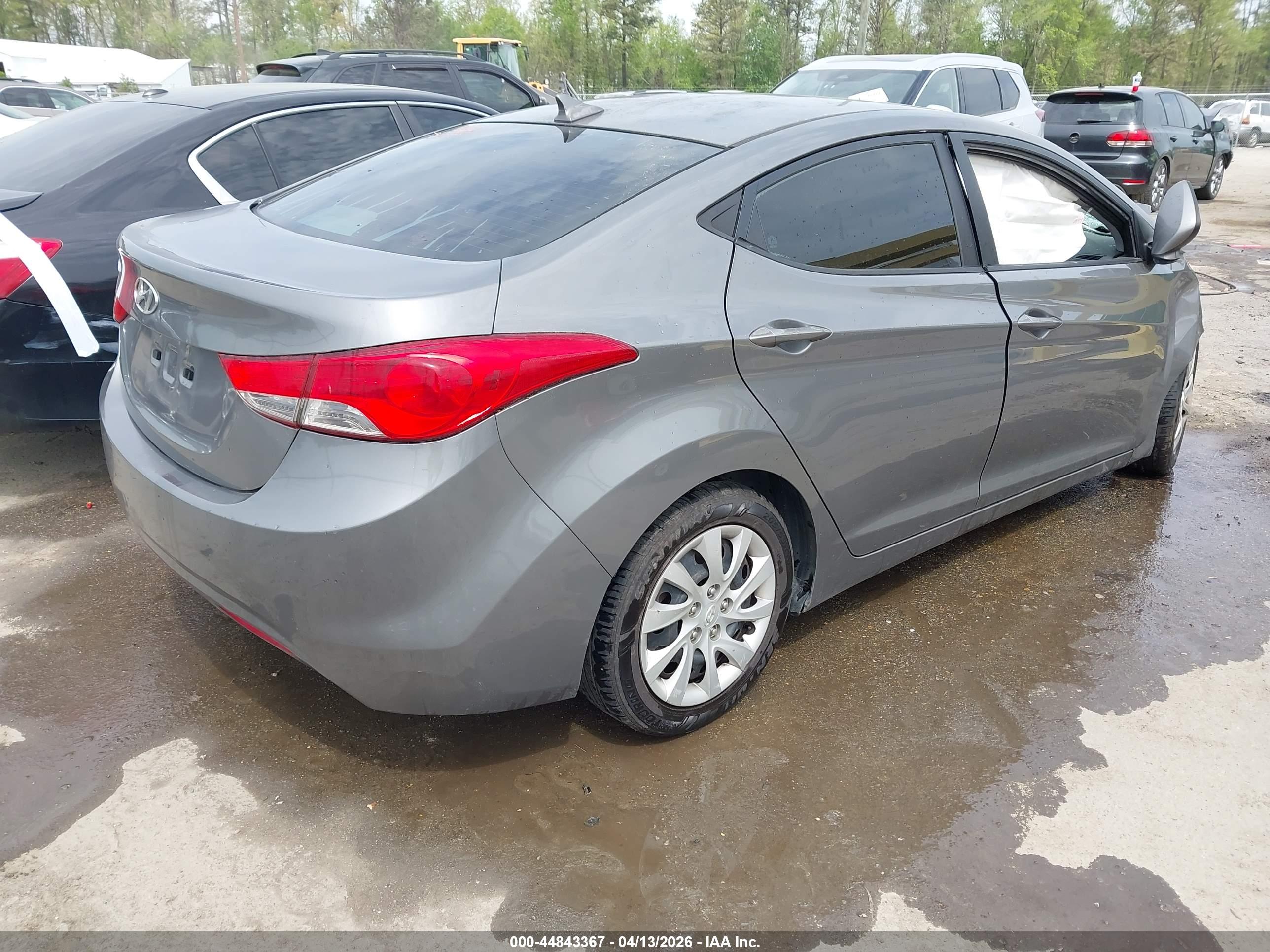 HYUNDAI ELANTRA image 4