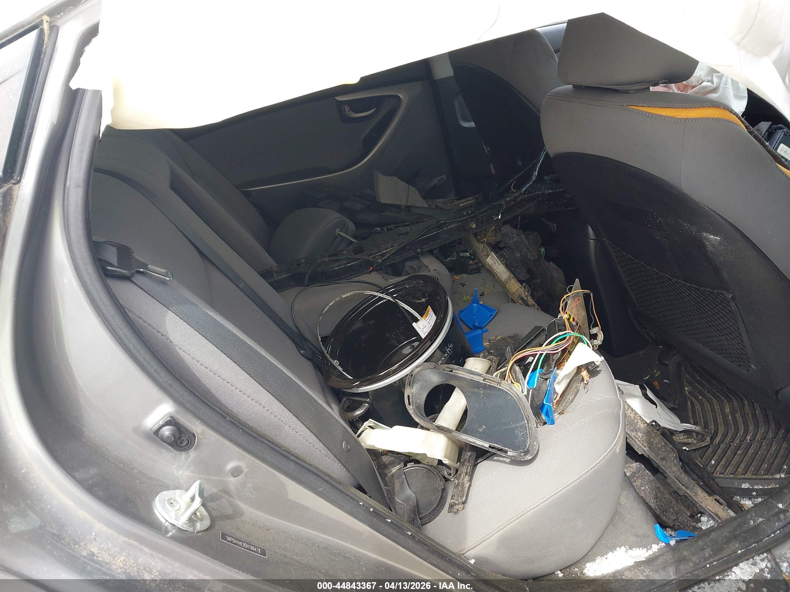 HYUNDAI ELANTRA image 8
