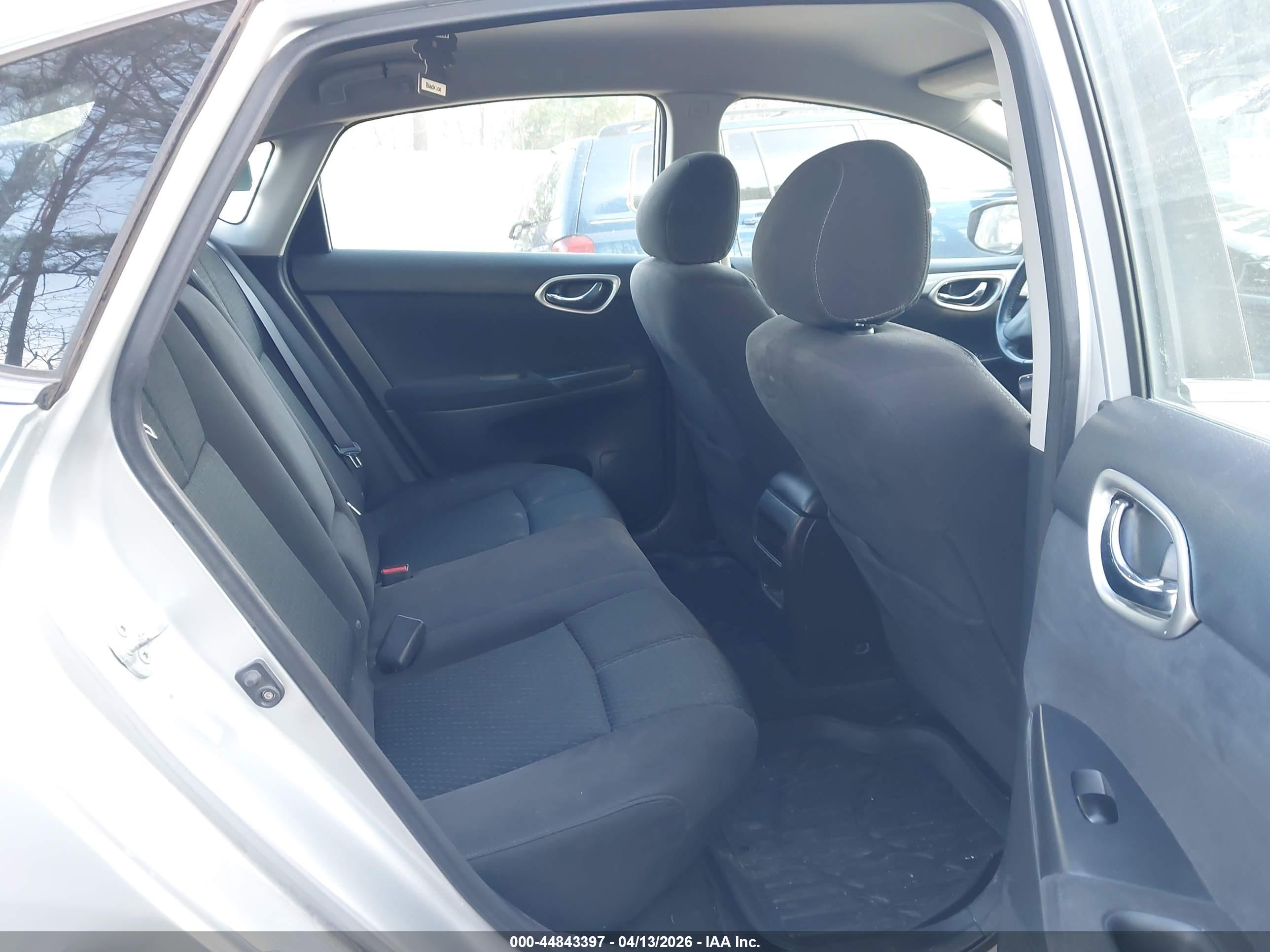 NISSAN SENTRA image 8