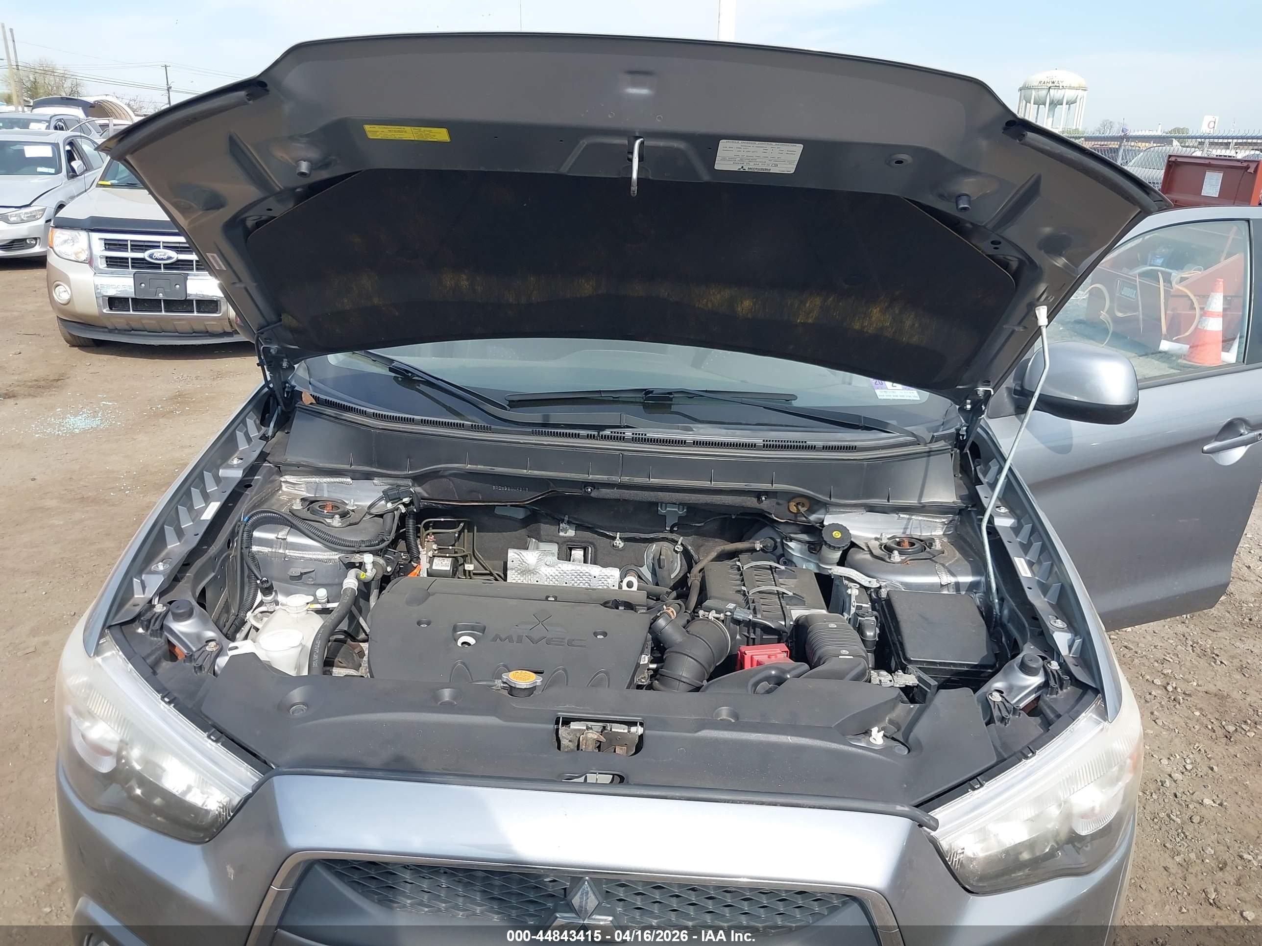 MITSUBISHI OUTLANDER image 10